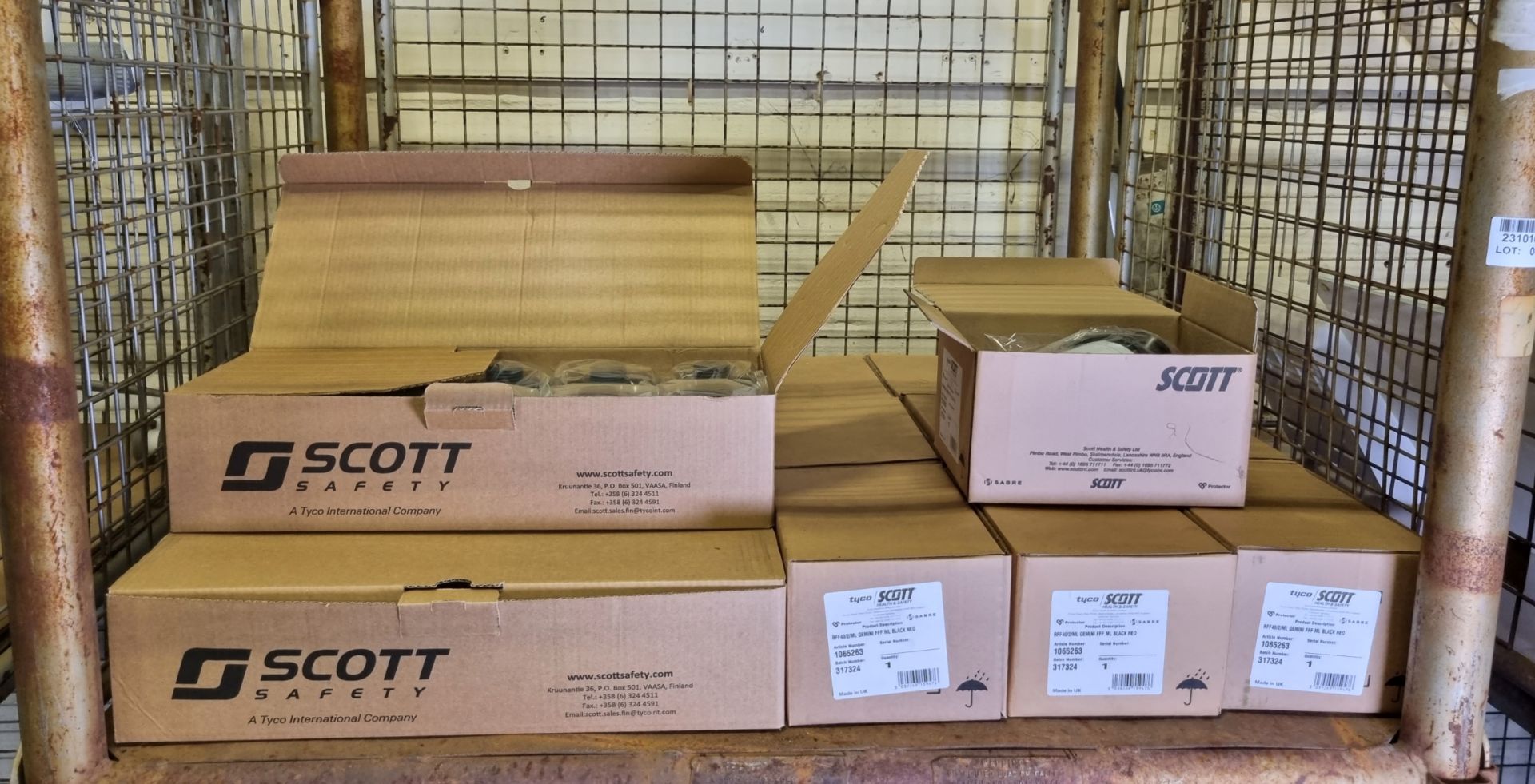 9x boxes of Scott RFF/40/2/ML Gemini full face masks - black, 7x boxes of Scott Pro2000 PF 10