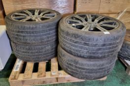 Range Rover alloy wheels with Continental cross contact 3 275/40-R22 tyres