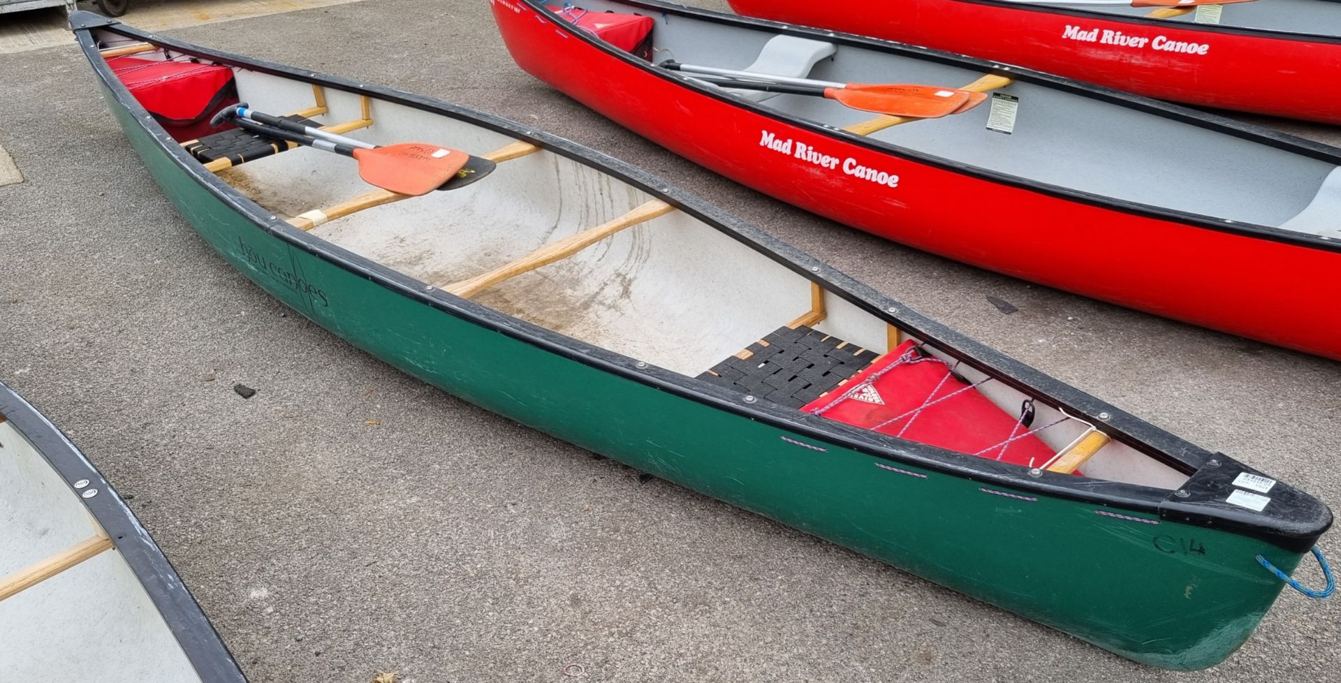 Hou 16 canoe - approx dimension 5000 x 930 x 500mm - with 2 oars