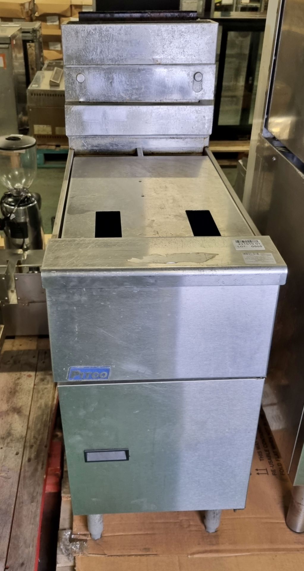 Pitco Frialator Inc. SG14T stainless steel twin tank twin basket gas fryer - W 400 x D 900 x H 1170