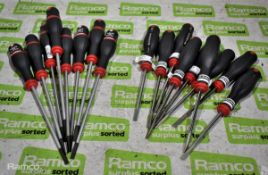 9x Facom flat tip screwdrivers - 1.0 x 5.5, 8x Facom flat tip screwdrivers