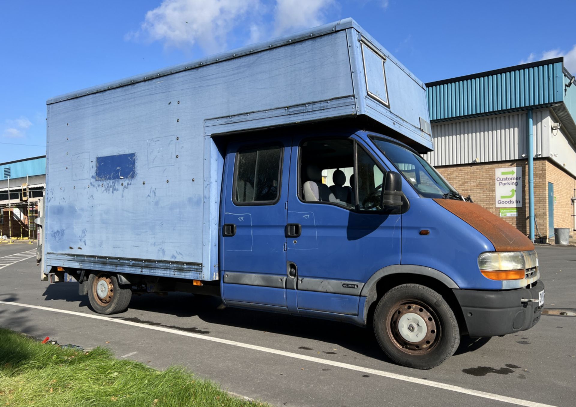 Renault Master LL35 DCI crew-cab Luton van with tail lift - 2.2L - diesel - MOT expired (see desc.) - Image 4 of 25