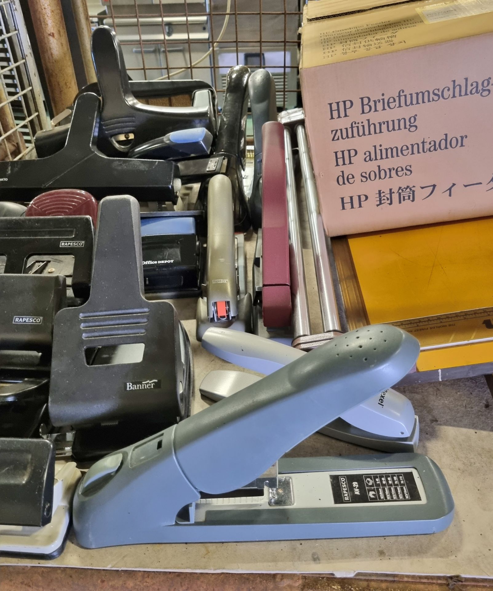 Office equipment and accessories - guillotines, hole punches, staplers and HP envelope feeder - Bild 3 aus 7