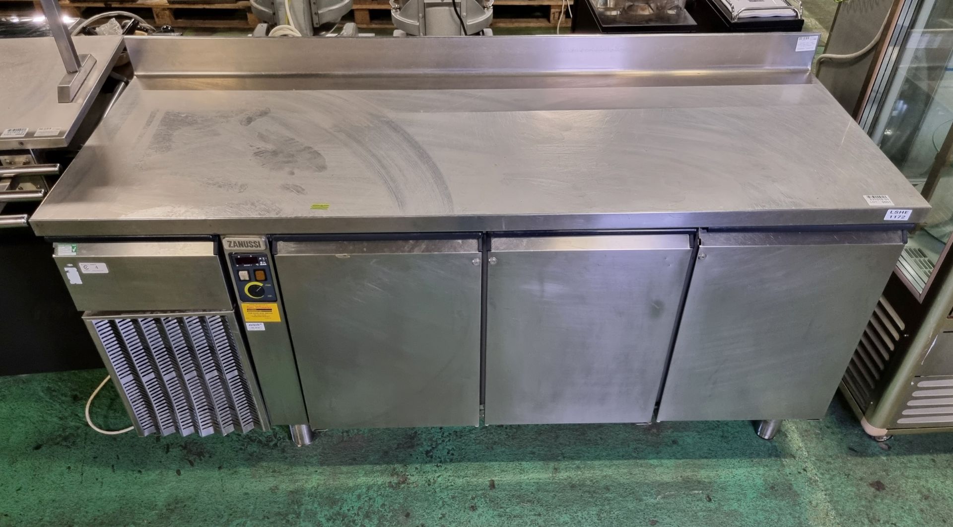 Zanussi 3 door 1 drawer counter fridge 250V - L 1840 x W 700 x H 950mm - Image 2 of 8
