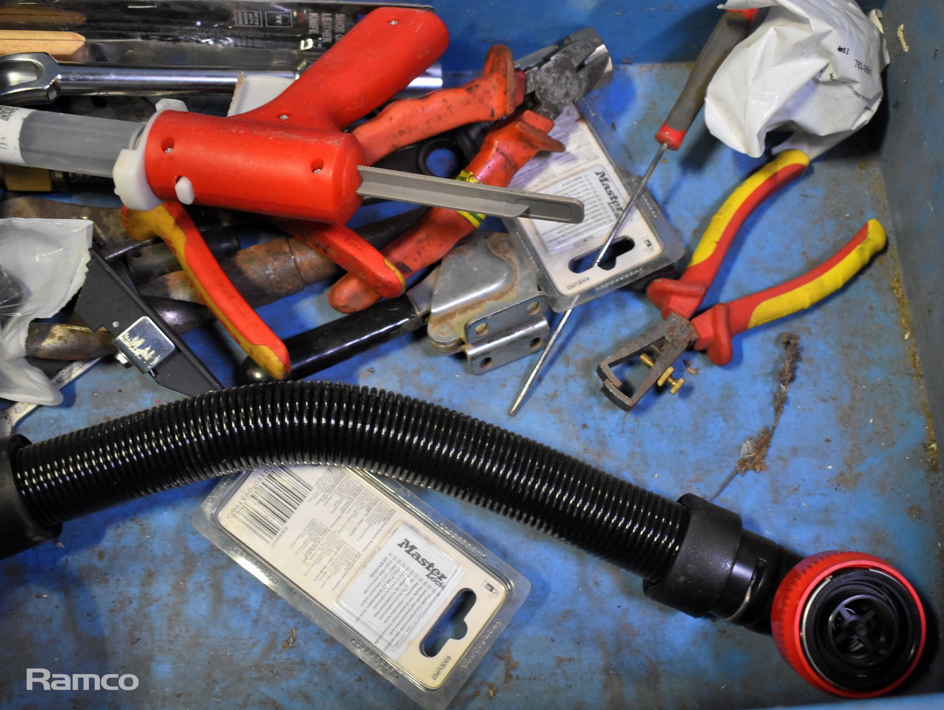 Garage tools, filters, Makita HR2020 drill - Image 6 of 7