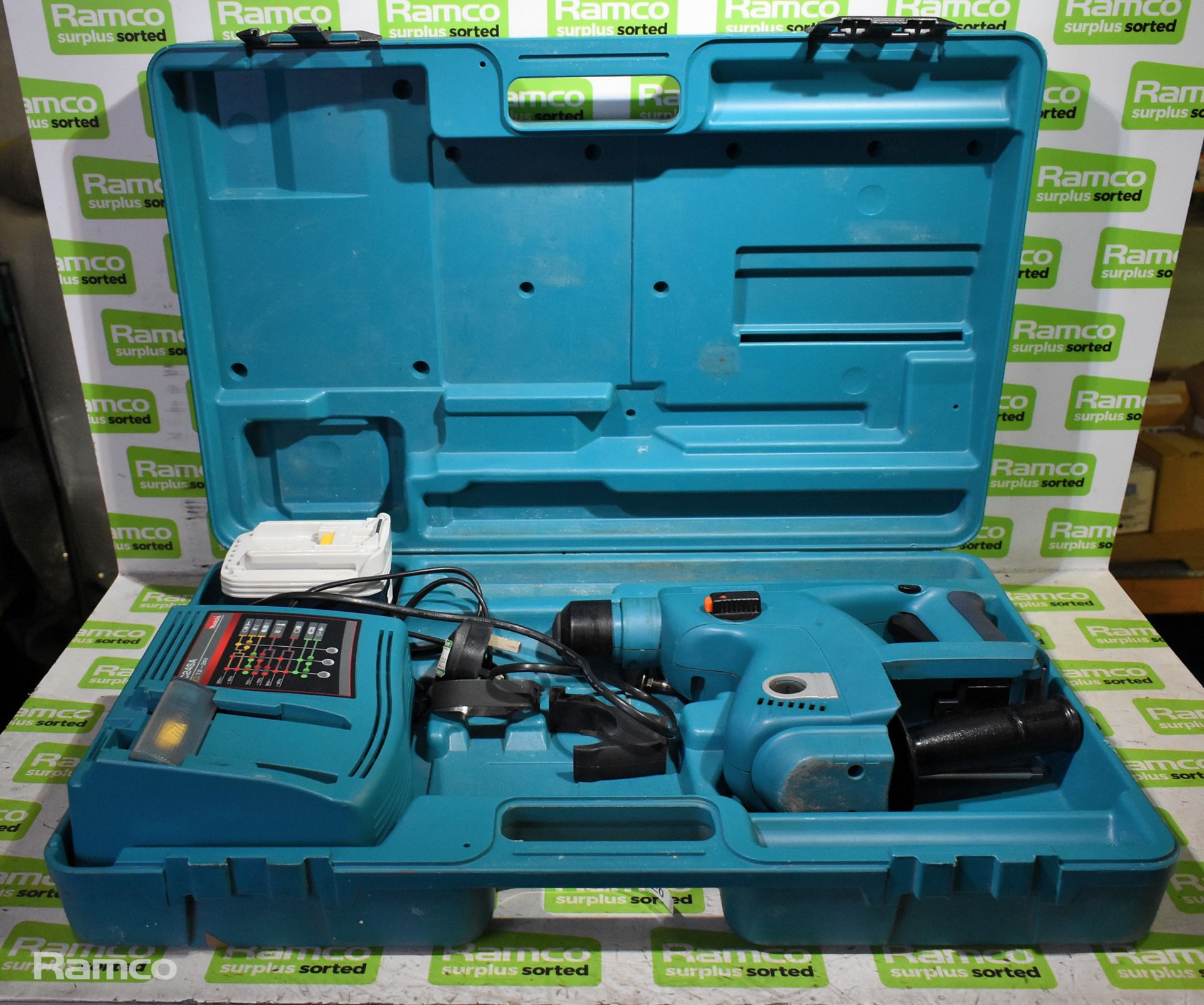 Makita BHR200 cordless rotary hammer drill with 1x BH2433 24V 3.1Ah battery and DC24SA charger