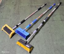 3x Wash brushes with extendable poles