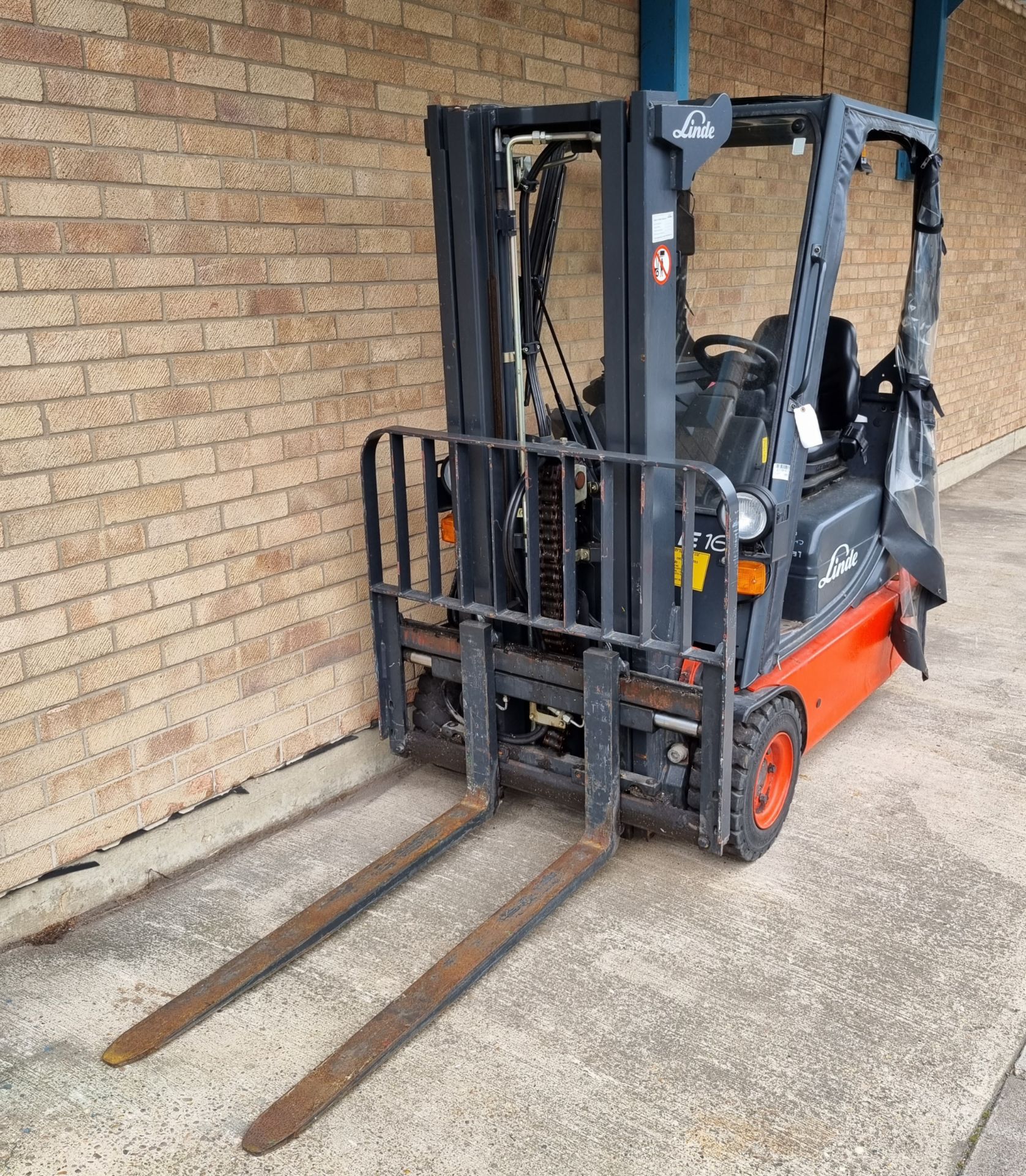 Linde E16C-02 2006 electric forklift - 1600 kg rated capacity - (broken back window) - AS SPARES - Bild 2 aus 20