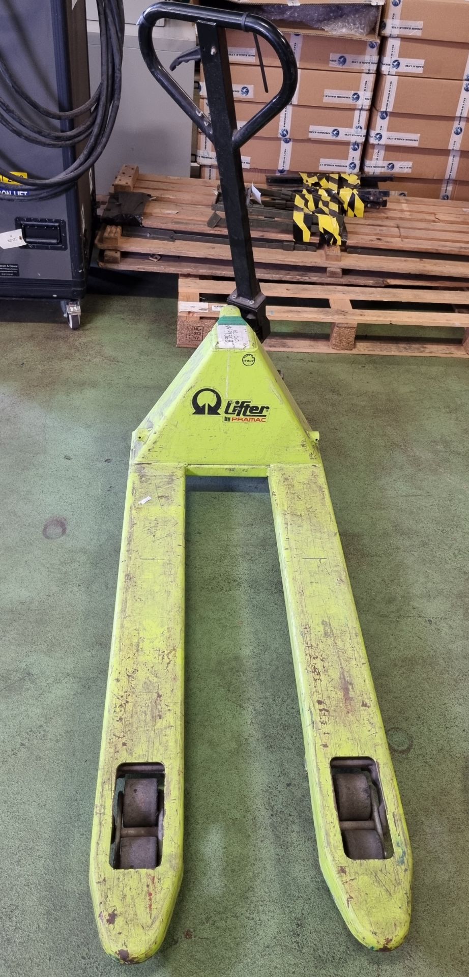 Primac Lifter hand pallet truck - SPARES AND REPAIRS - misaligned and missing a bolt - Image 2 of 3