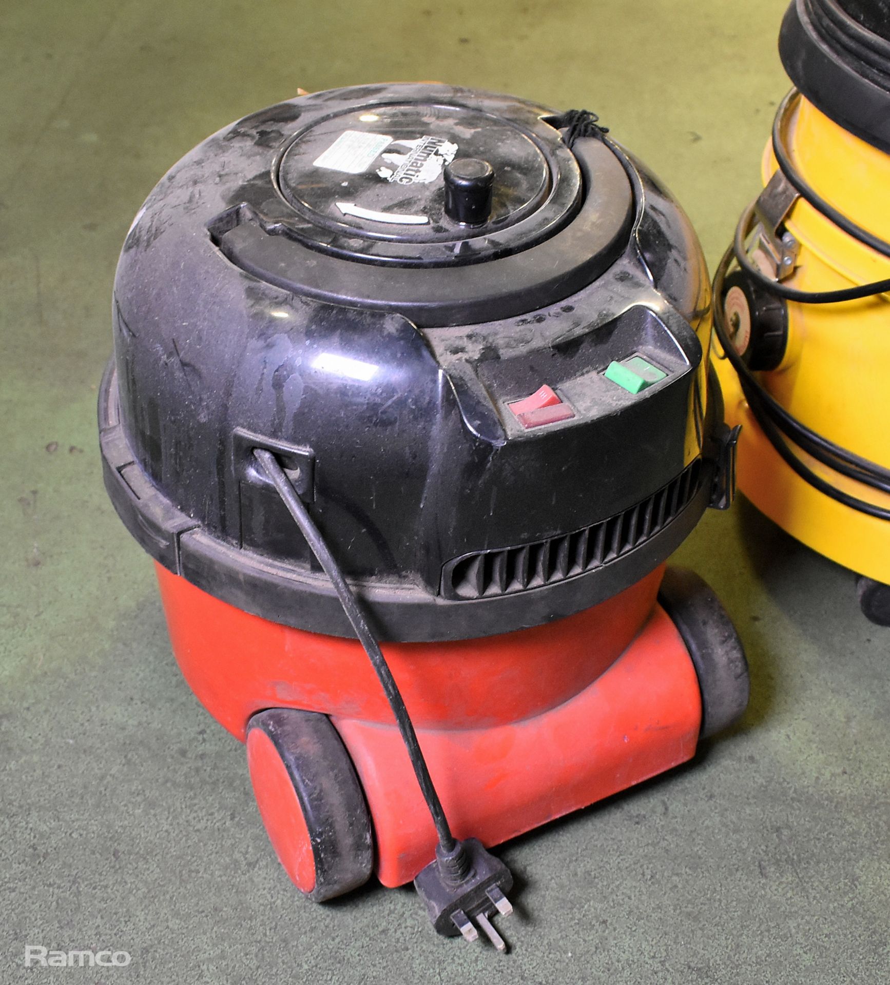 1x Numatic vacuum, 1x Henry vacuum - no accessories - AS SPARES OR REPAIRS - Image 3 of 7