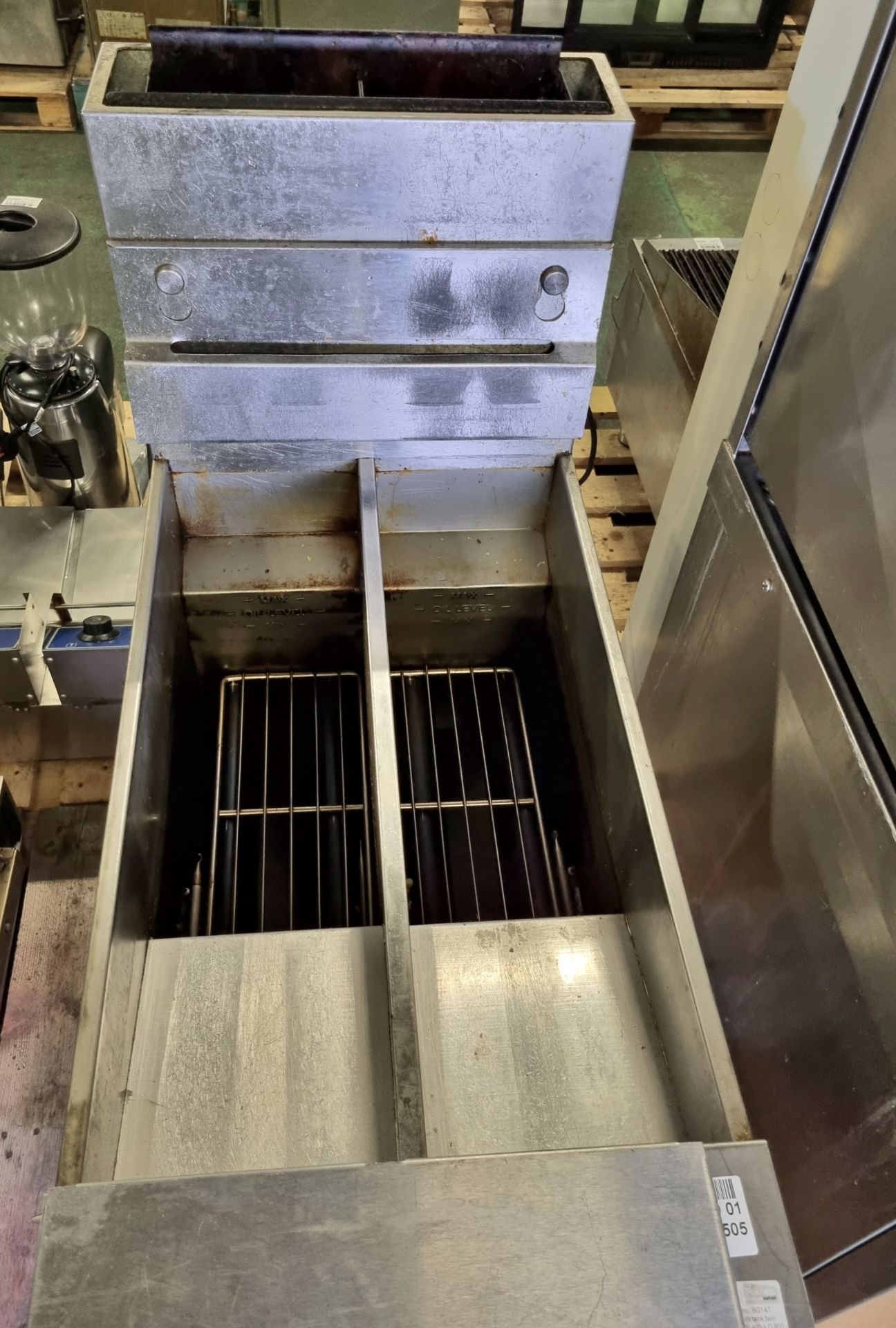 Pitco Frialator Inc. SG14T stainless steel twin tank twin basket gas fryer - W 400 x D 900 x H 1170 - Bild 3 aus 5