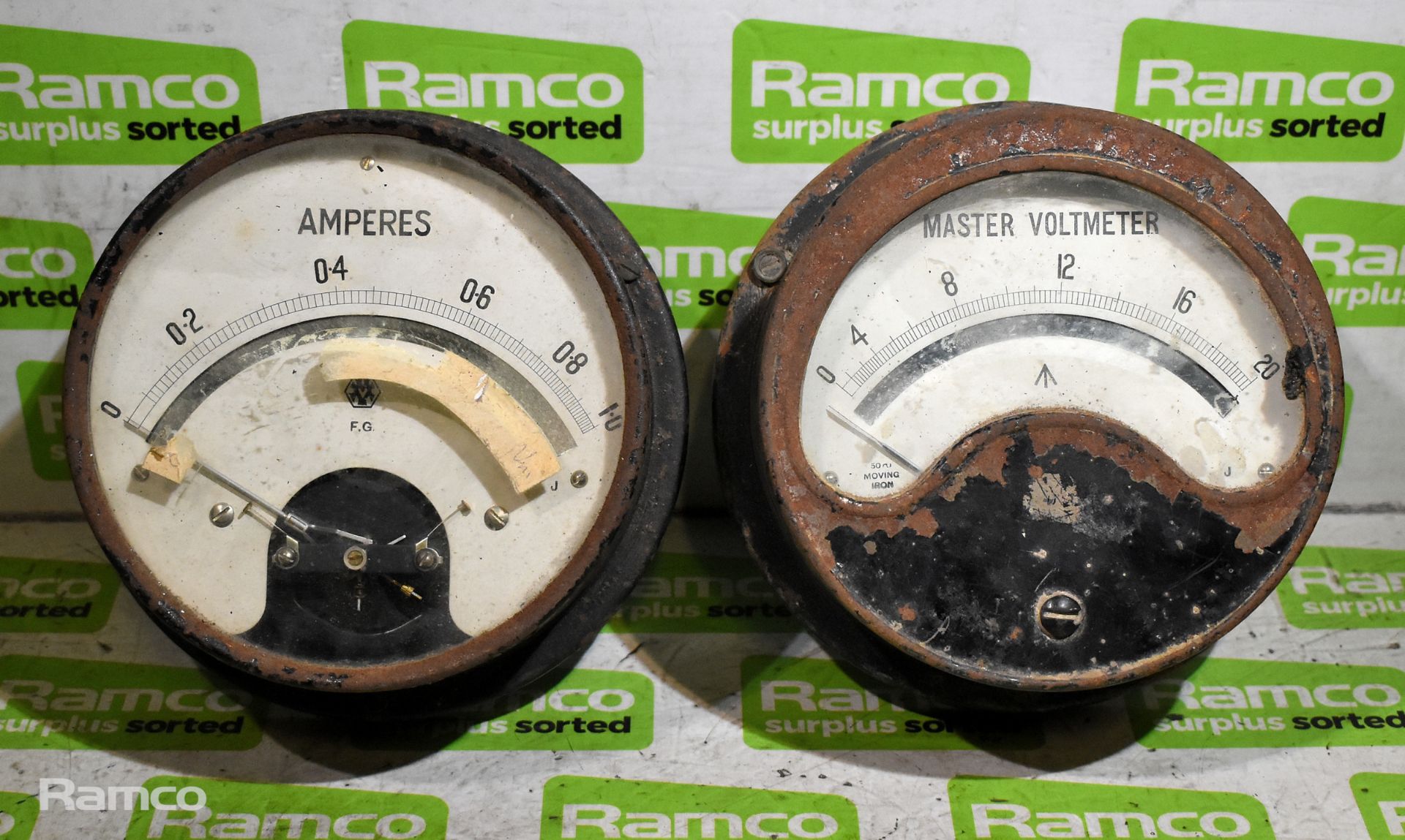 Vintage amp and volt meter, smoke and heat alarm, Panasonic answer phone and extension phone - Image 9 of 11