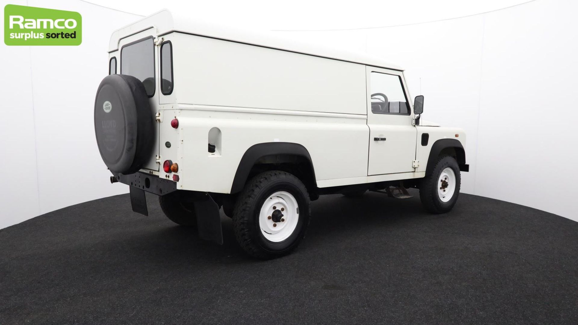 Land Rover Defender 110 TD5 - 2003 - 2.5L - diesel - white - 68,603 miles - Bild 6 aus 70