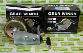 2x Gear winches