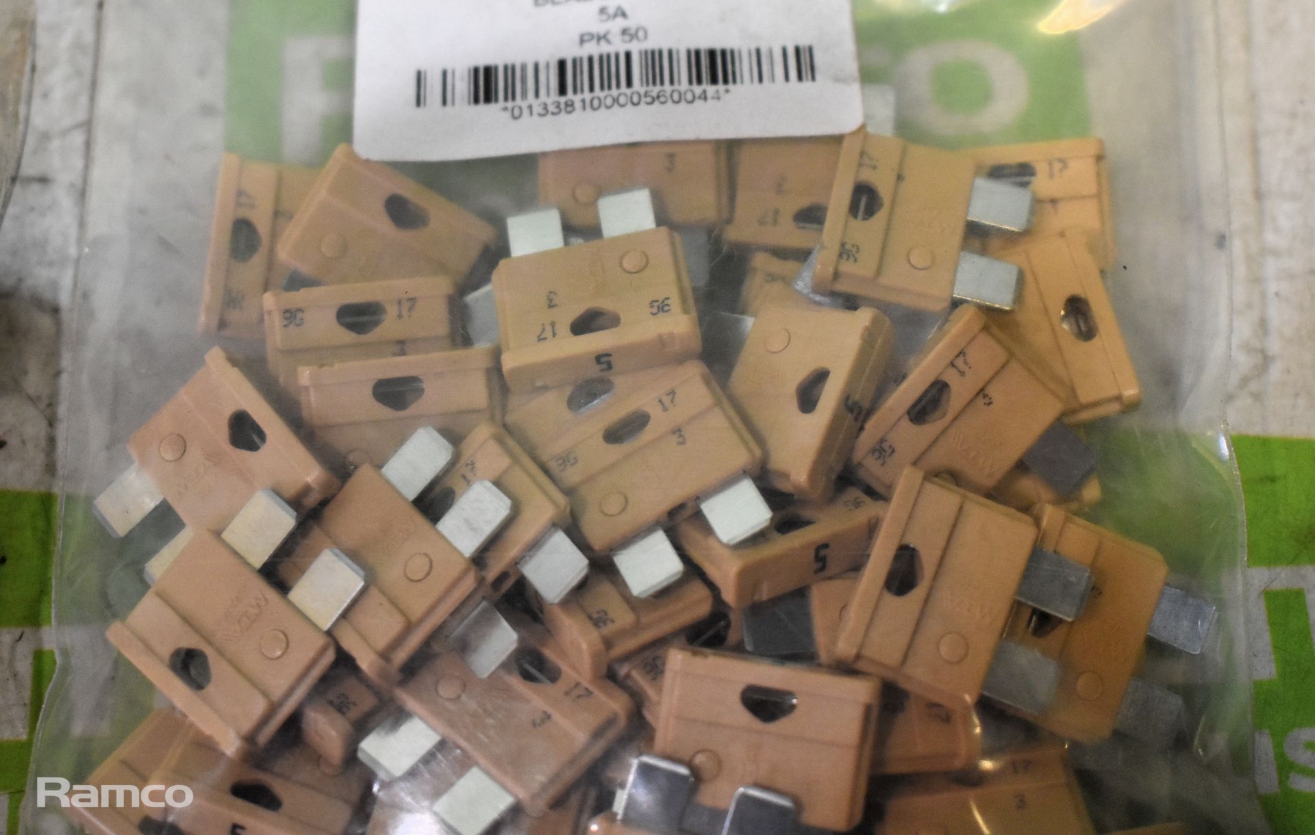 8X FB20.50 yellow 20 amp fuses (50 per pack), 30x Packs of 50 FB05.50 5 AMP blade fuses - Image 5 of 5