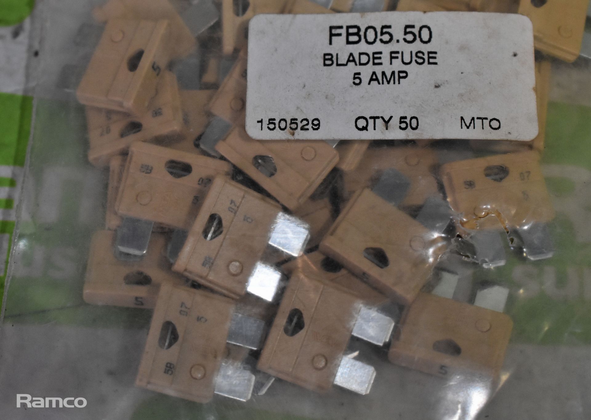 8X FB20.50 yellow 20 amp fuses (50 per pack), 30x Packs of 50 FB05.50 5 AMP blade fuses - Image 3 of 5