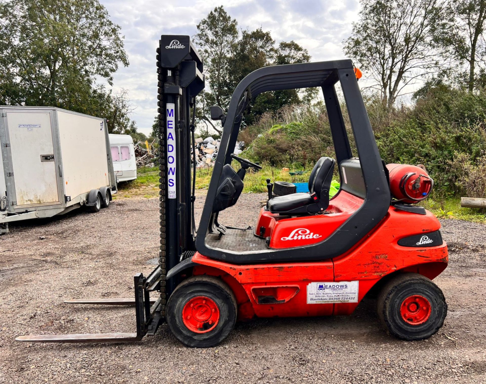 Linde H20T gas forklift - Sold as working but with a hydraulic leak so needs a repair - 4956 hours - Bild 5 aus 11