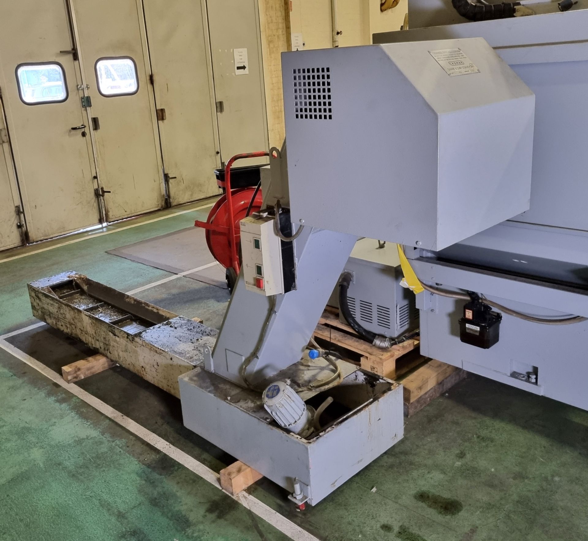 Harrison VHS 450 gap bed lathe with Cromar swarf & chip conveyor - SEE PICTURES FOR TOOLING - Bild 12 aus 17