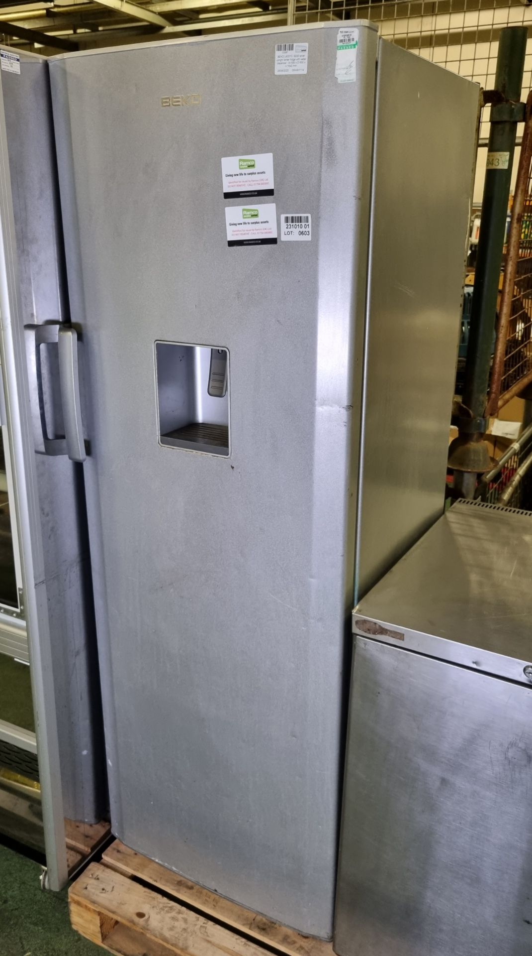BEKO L60370 / B290 silver upright larder fridge with water dispenser - W 590 x D 630 x H 1690 mm - Image 2 of 4