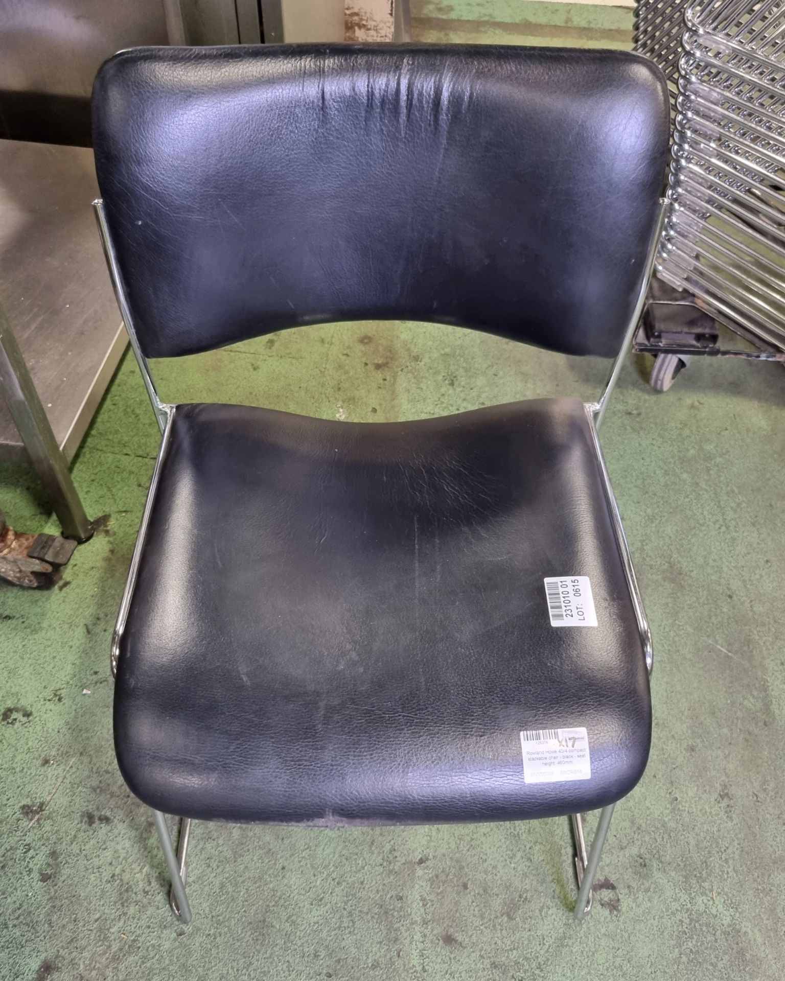 17x Rowland Howe 40/4 compact stackable chairs - black - seat height: 460mm - Bild 3 aus 4