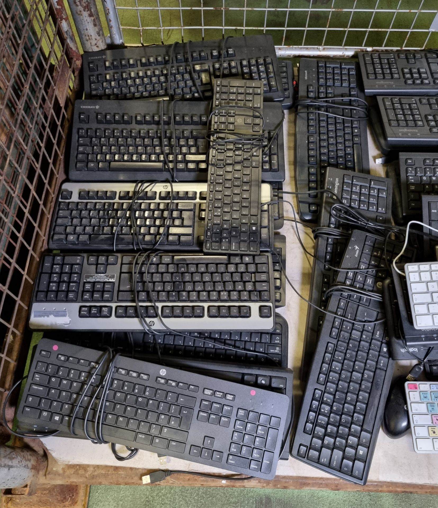 30x computer keyboards of multiple makes - Logitech, Lenovo, Microsoft and Kensington - Bild 3 aus 3