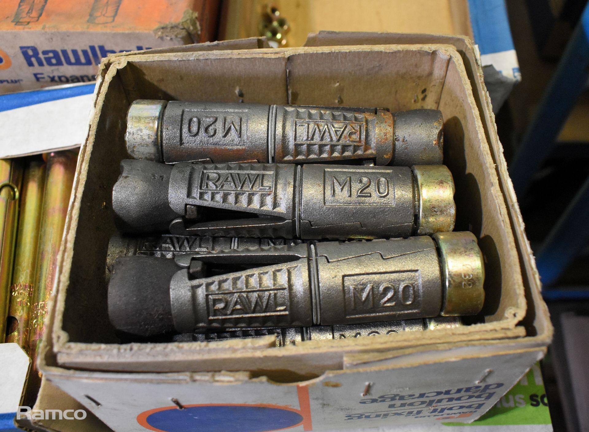 Assorted rawlplug bolts and fixings - Image 6 of 6