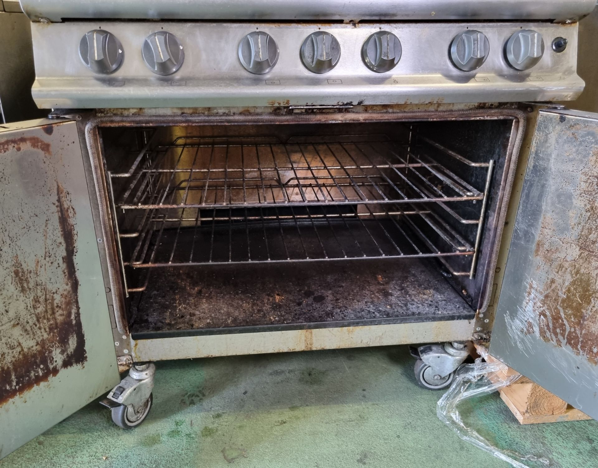 Falcon 6-burner gas oven on castors - H 890 x W 900 x D 790mm - Image 4 of 5