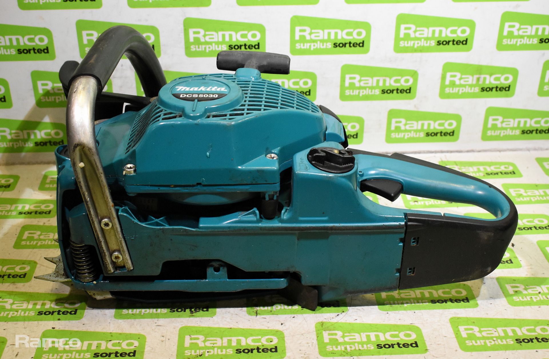 4x Makita DCS5030 50cc petrol chainsaw bodies - AS SPARES OR REPAIRS - Image 11 of 21