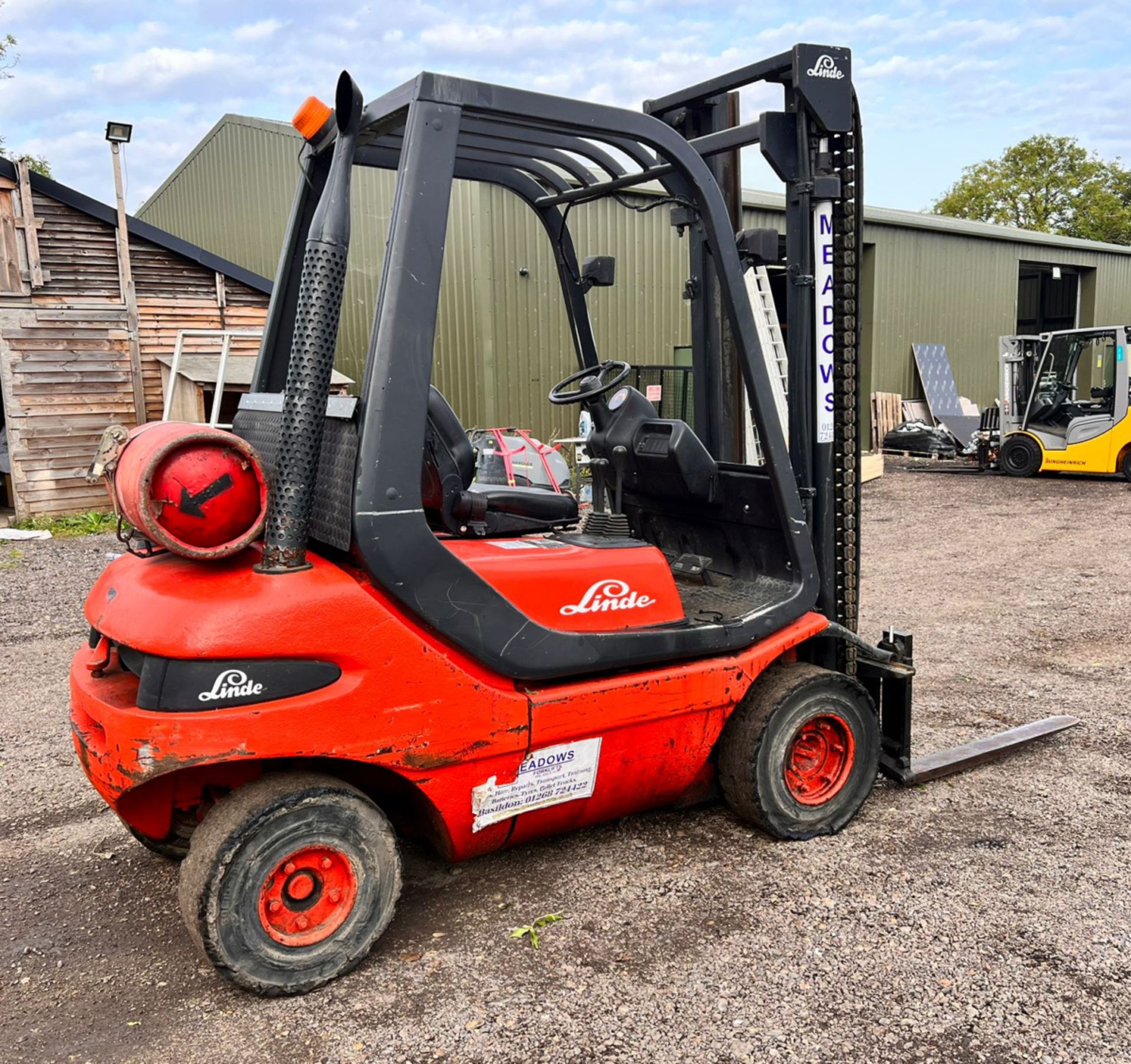 Linde H20T gas forklift - Sold as working but with a hydraulic leak so needs a repair - 4956 hours - Bild 2 aus 11