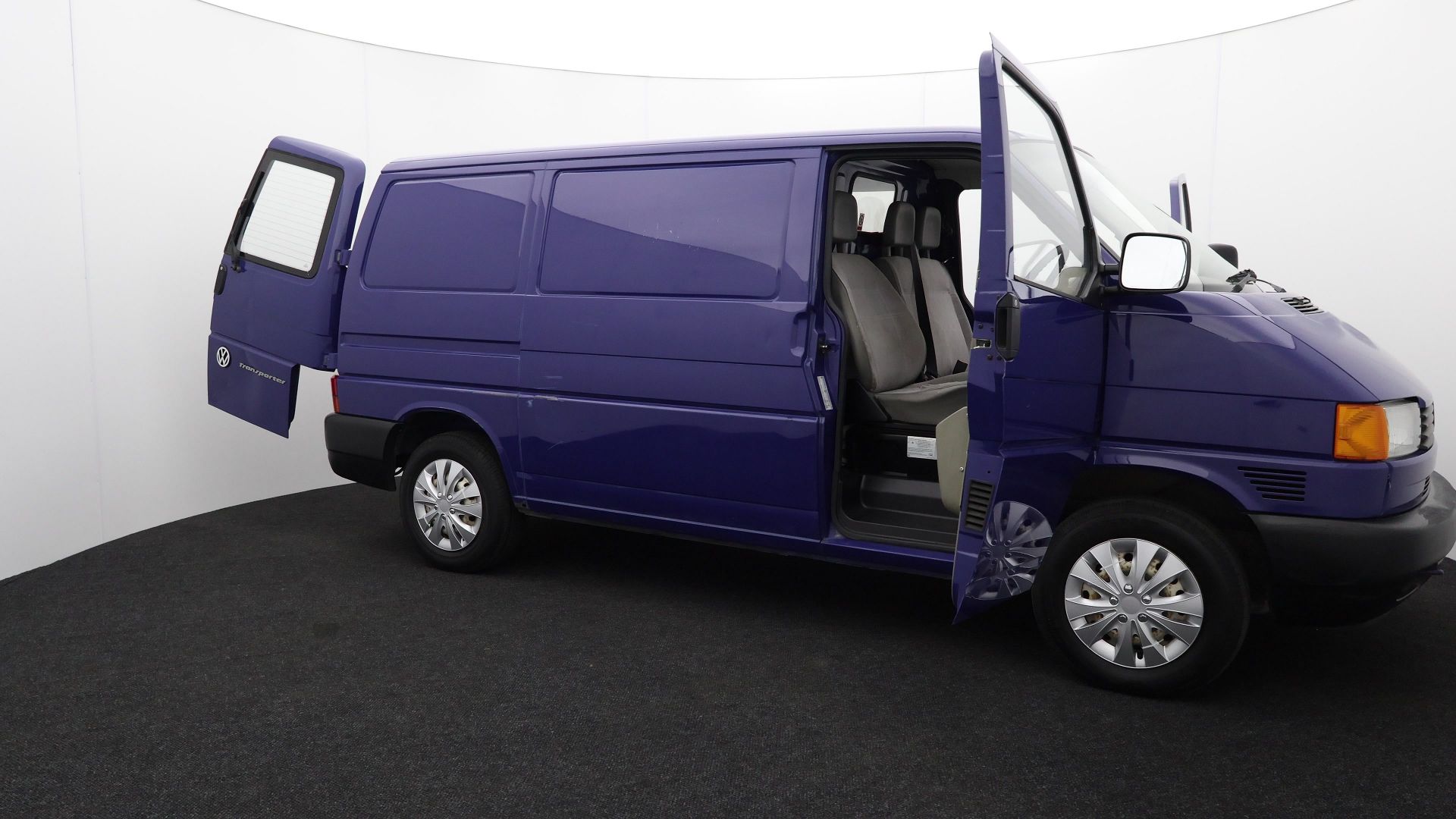 Volkswagen 1000TD Transporter van - 1.9L diesel - 53439 miles - SWB - blue - Image 58 of 68