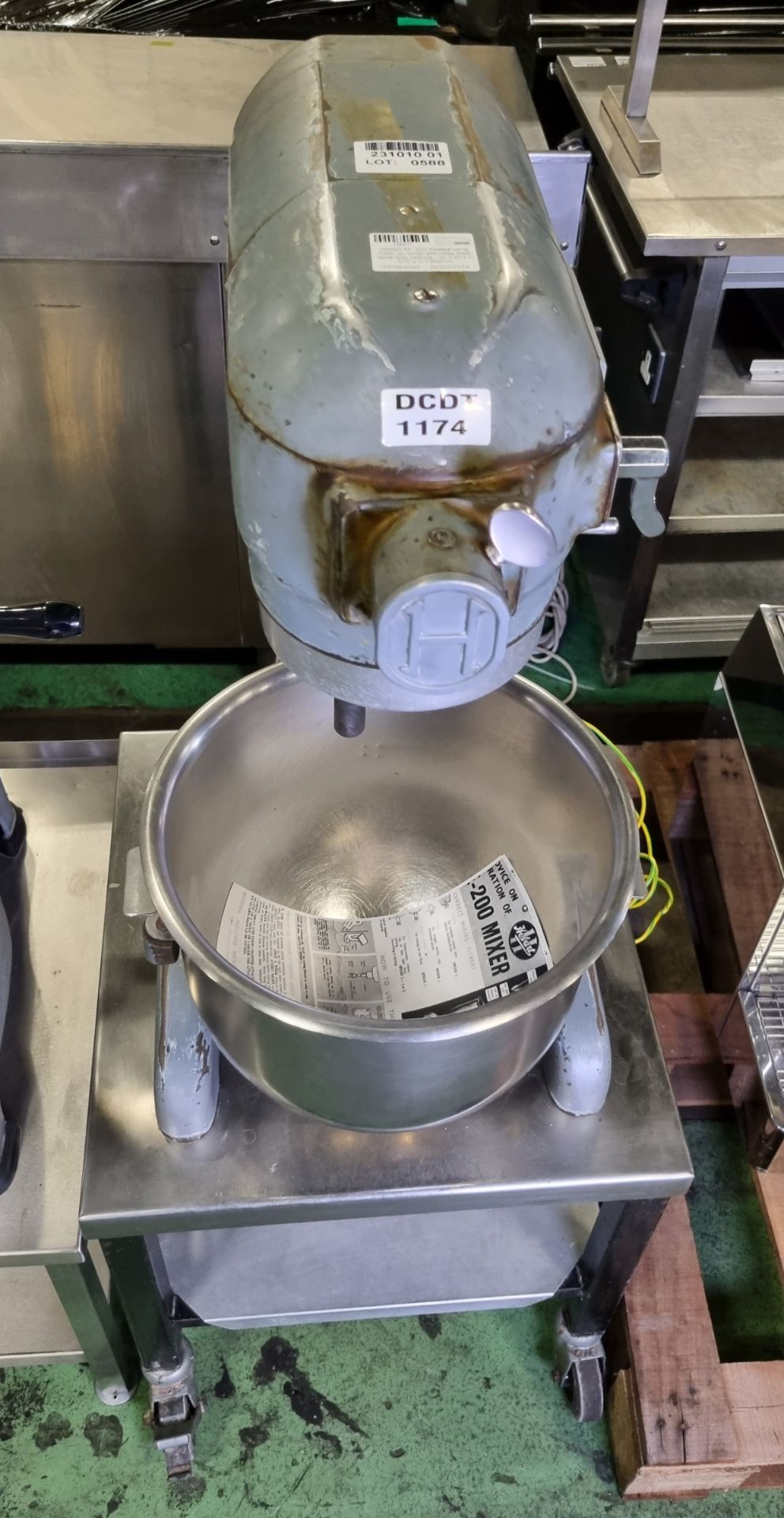 Hobart AE200 freestanding mixer on small stainless steel table with castors - Bild 2 aus 5