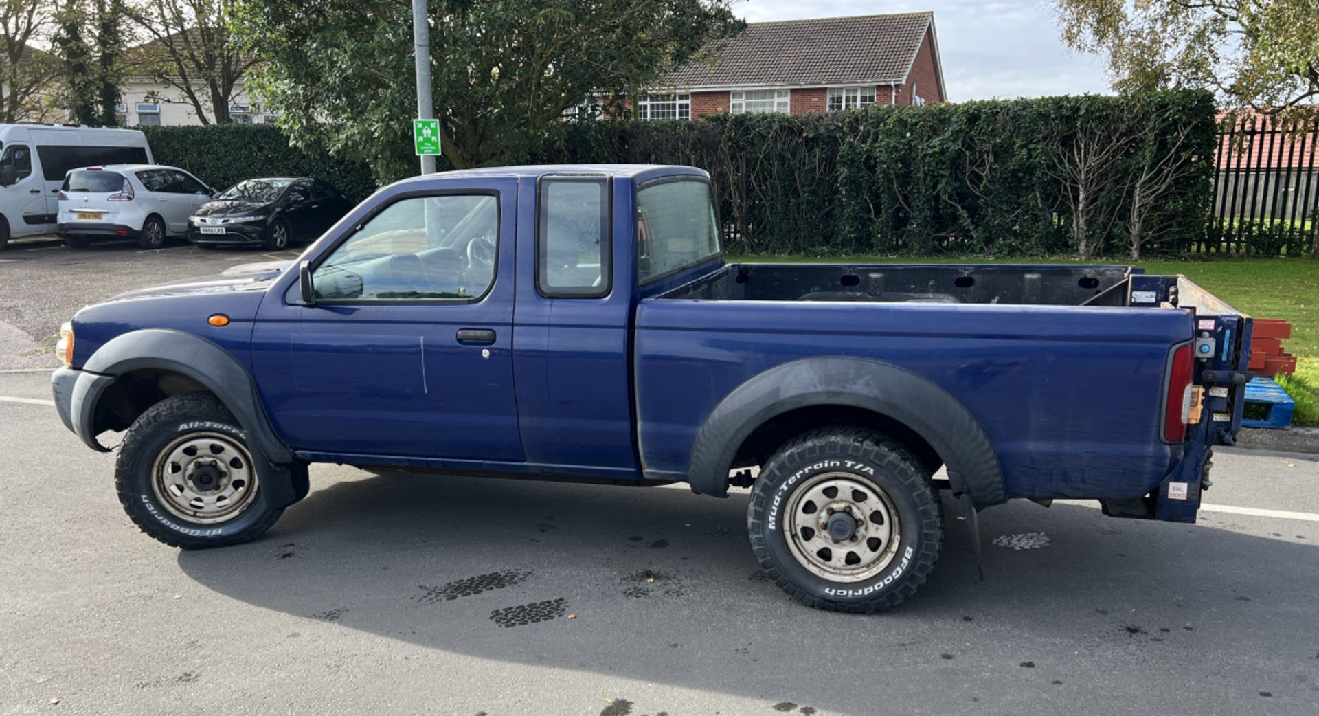 Nissan D22 Pickup with Tommy lift tail lift - 2002 - 2.5L - MOT EXPIRED PLEASE SEE DESC. - Image 2 of 37