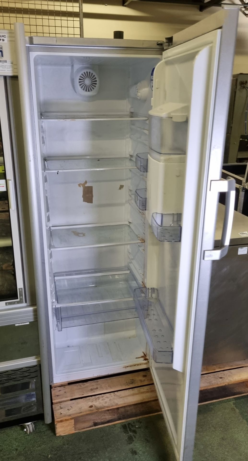 BEKO L60370 / B290 silver upright larder fridge with water dispenser - W 590 x D 630 x H 1690 mm - Bild 3 aus 4
