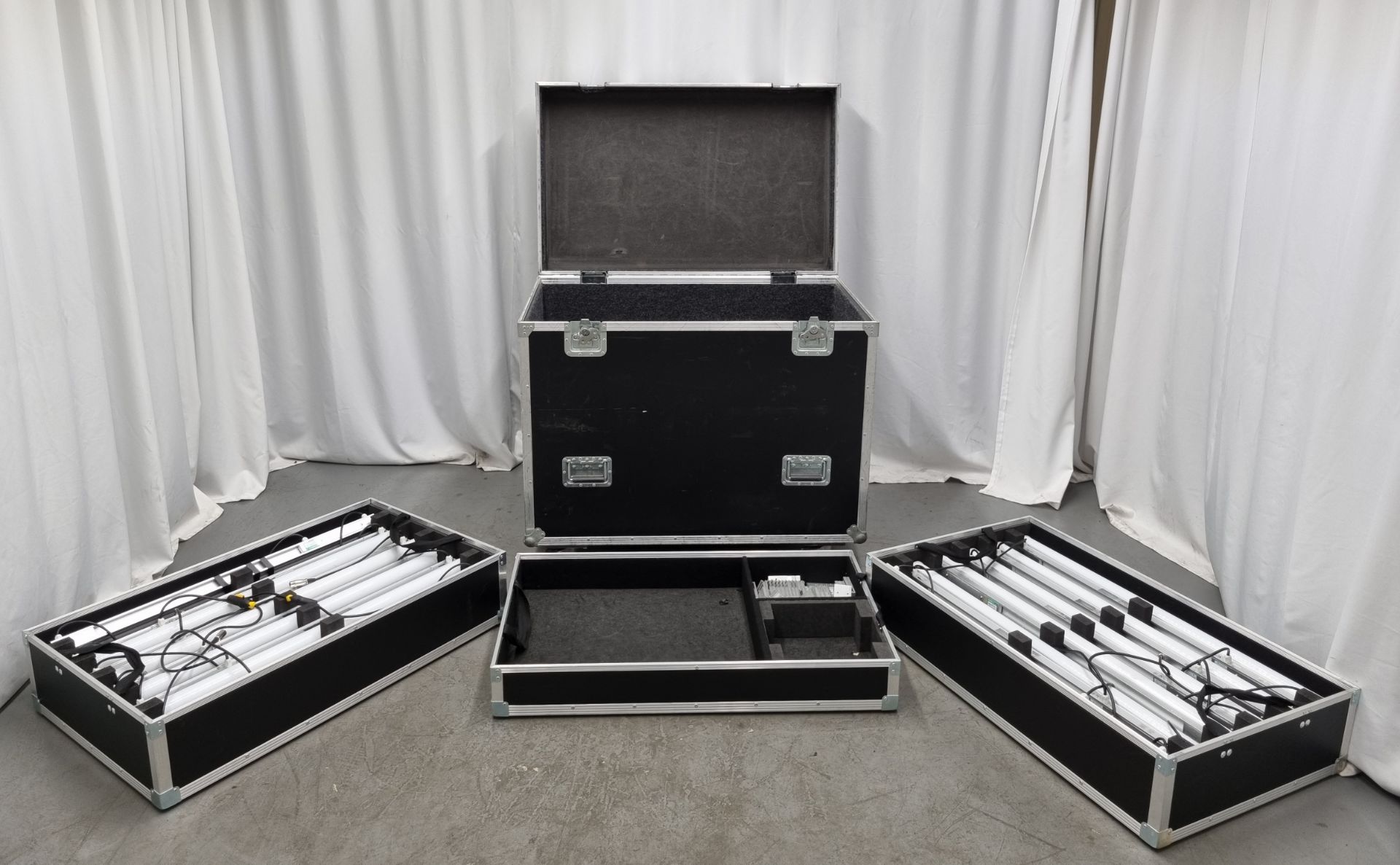 Flight case containing 24x Thomann eurolite 1m LED DMX pixel tubes 16RGB 144 LEDs - L1090 x W680