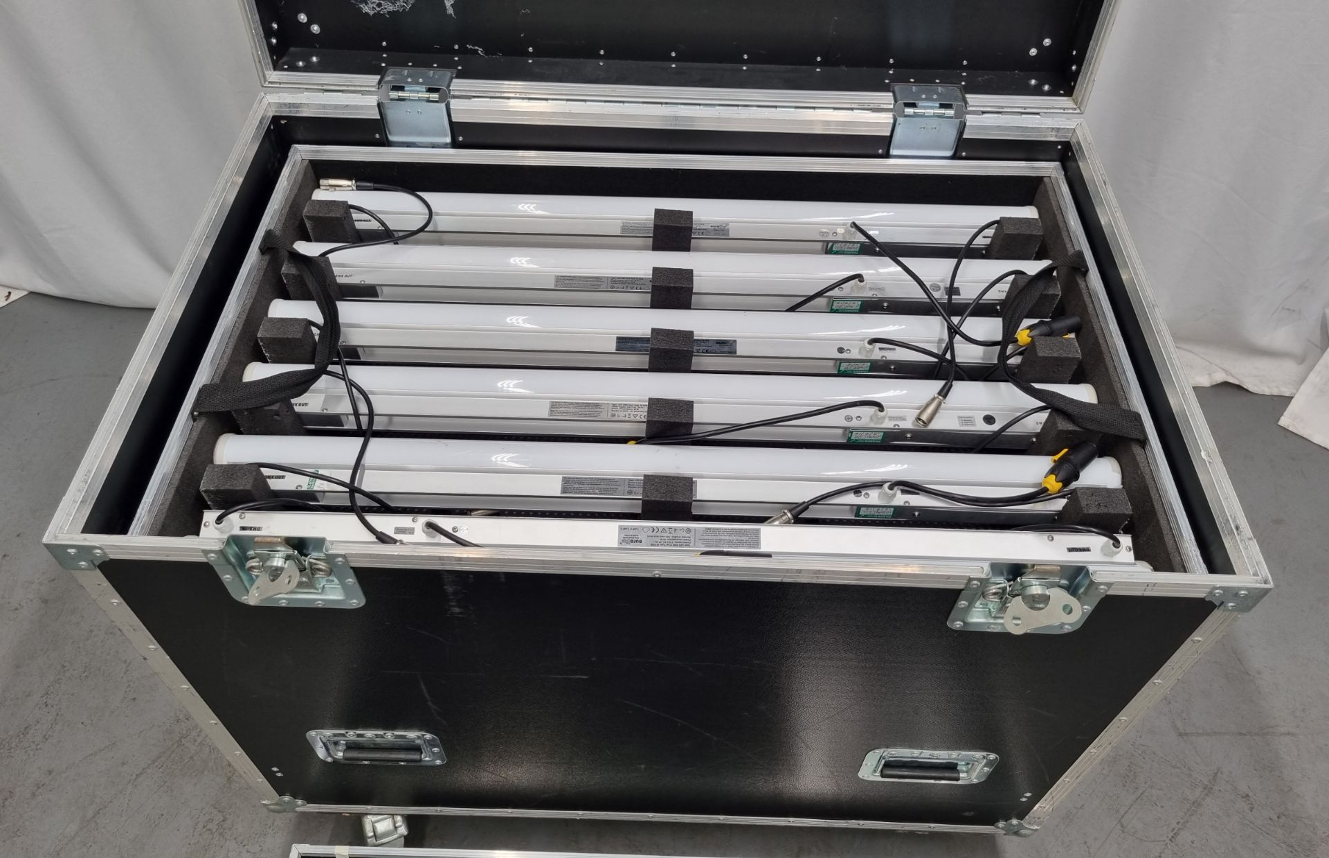 Flight case containing 18x Thomann eurolite 1m LED DMX pixel tubes 16RGB 144 LEDs - L 1090 x W 680 - Image 5 of 7