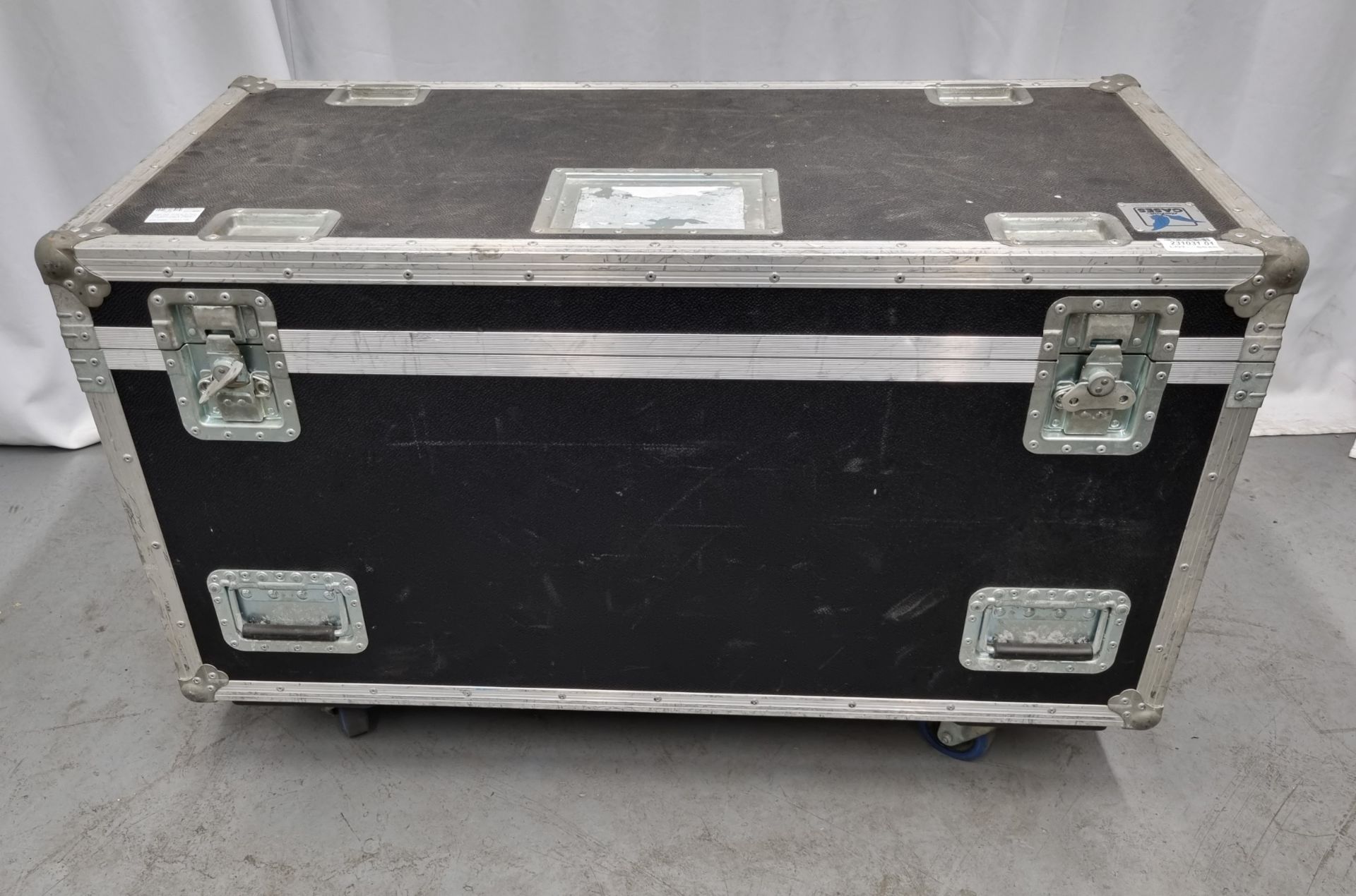 Flight case containing 2x Robe MMX spots moving headlights - L 1200 x W 580 x H 760mm - Image 9 of 9