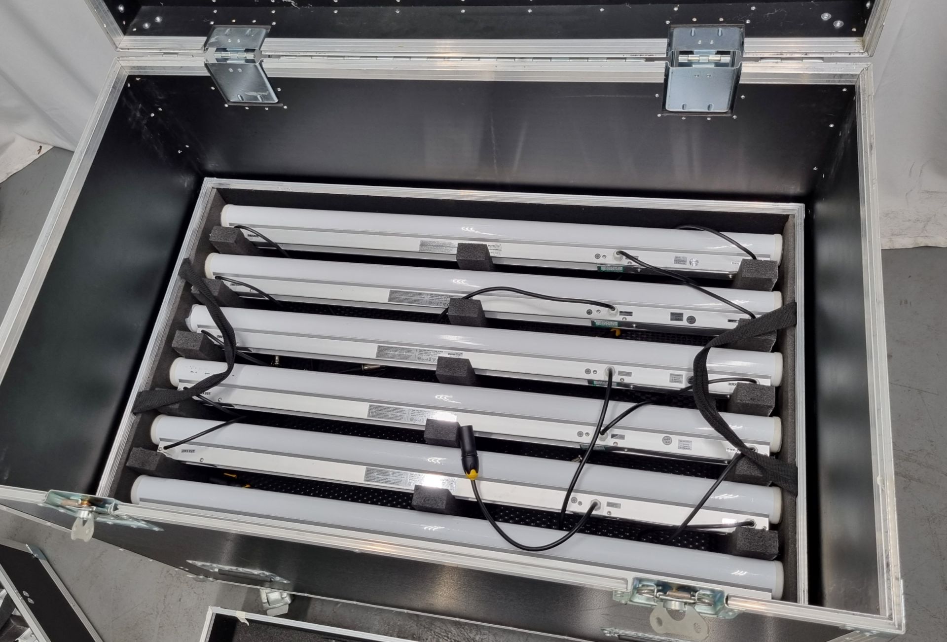 Flight case containing 18x Thomann eurolite 1m LED DMX pixel tubes 16RGB 144 LEDs - L 1090 x W 680 - Image 3 of 7