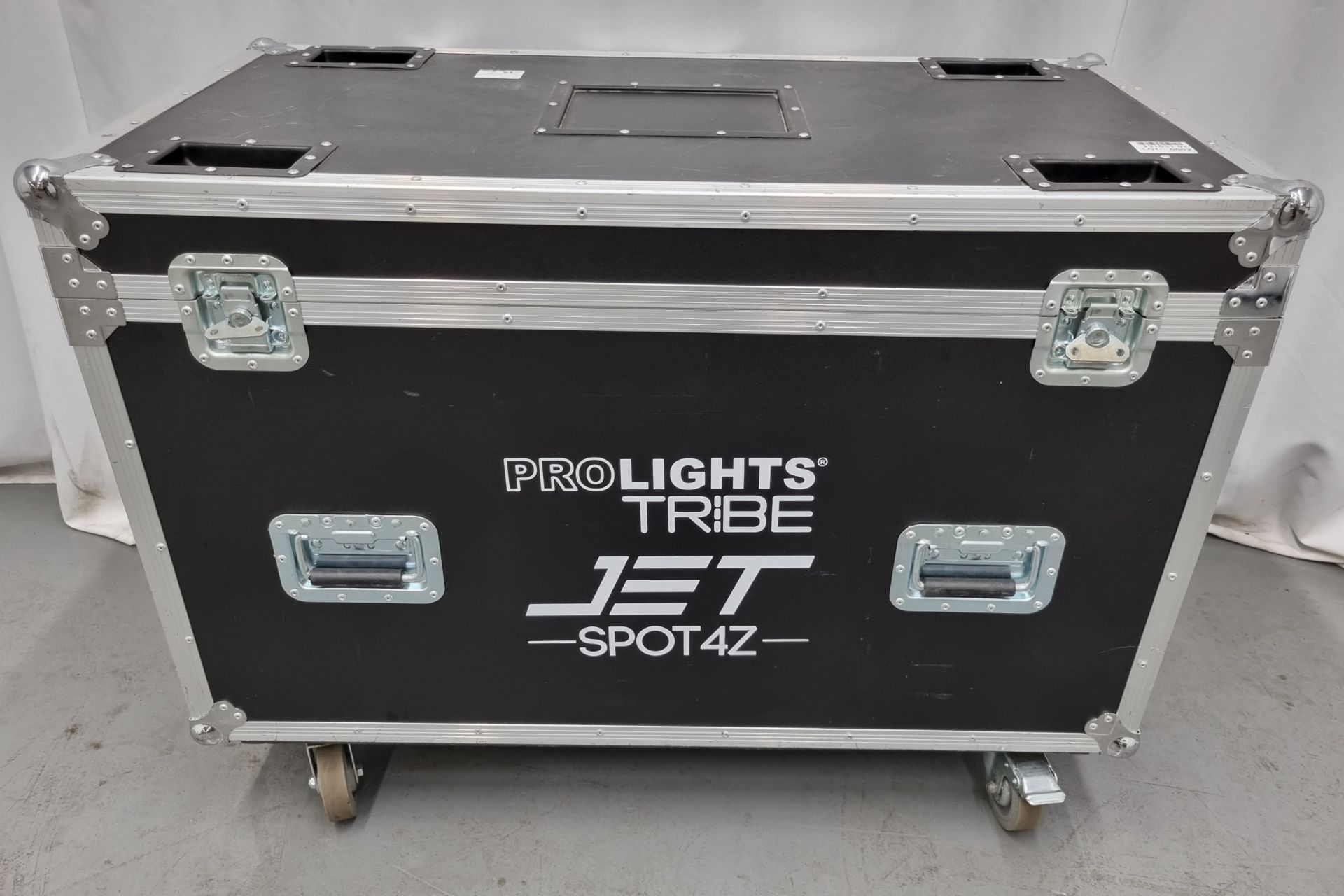 4x Prolights jetspot 4z with flightcase, hanging brackets and safety bonds. S/N: 052401118180 - Image 14 of 14