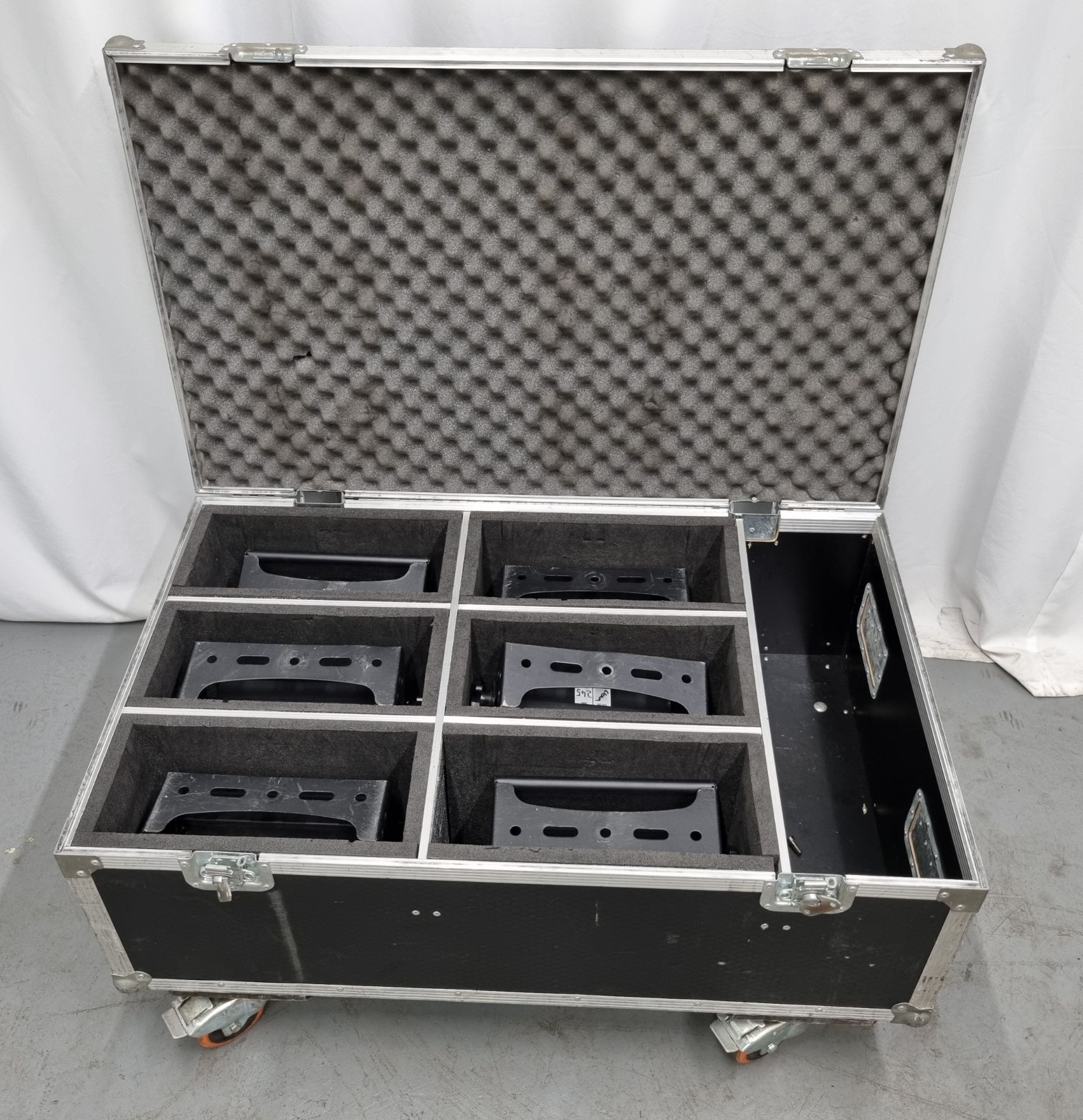 6x LEDJ Q-colour units with barn doors in 6 way flight case - W 1040 x D 640 x H 500mm - Image 7 of 8