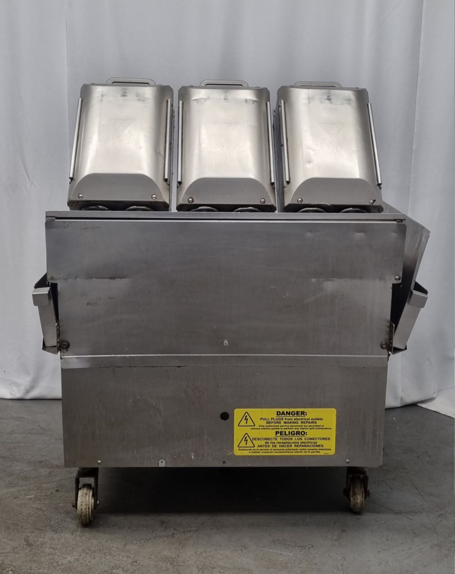 Taylor Commercial Foodservice stainless steel three zone clamshell grill - Image 8 of 11