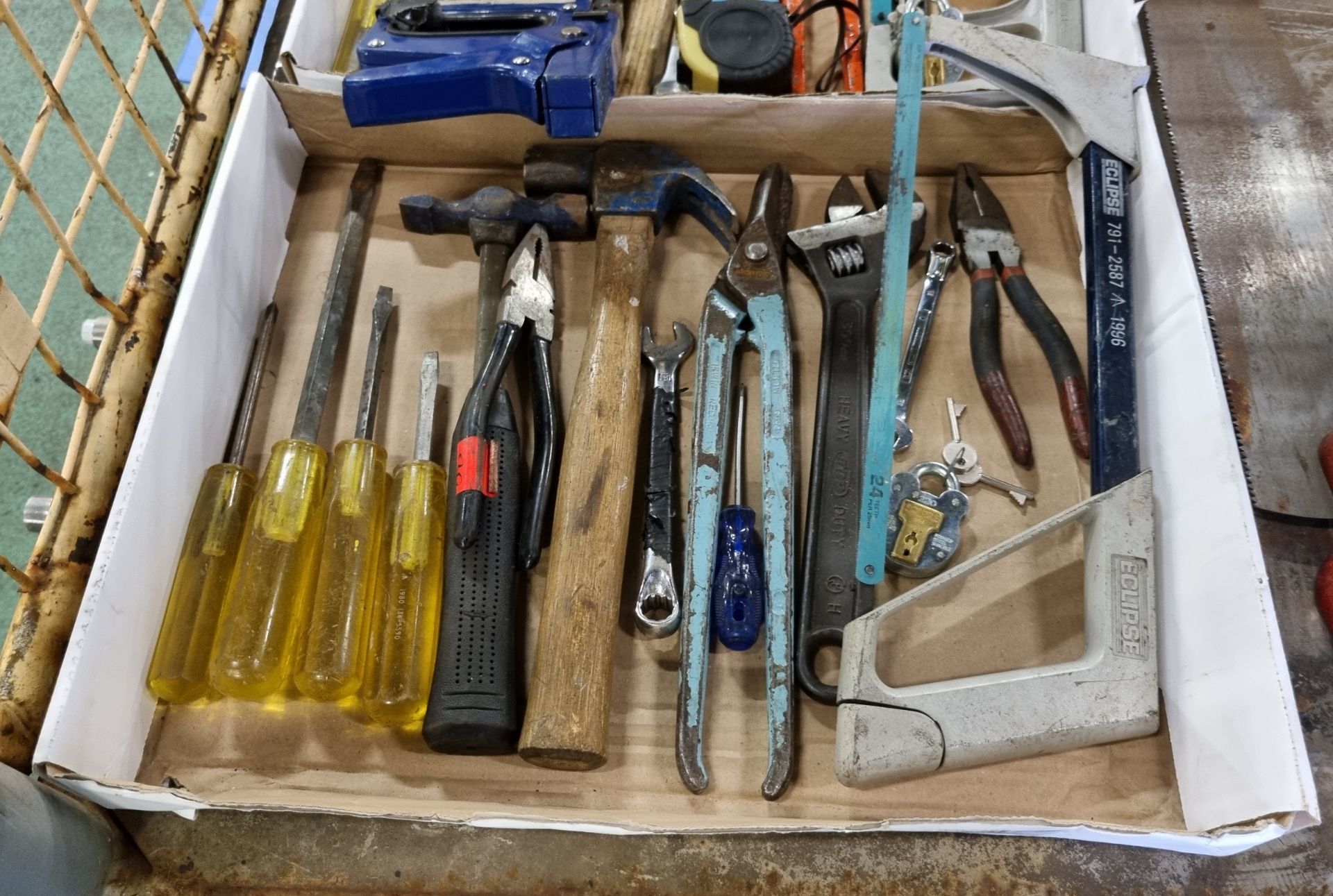 Hand tools - tin snips, hammers, screwdrivers, pliers, saws - Image 2 of 4