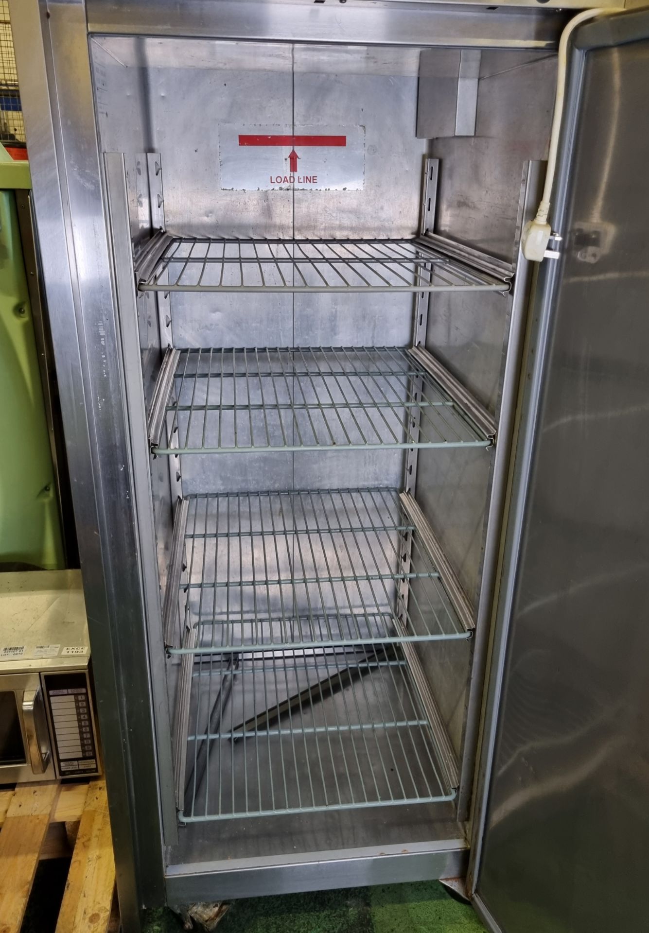 Williams HJ1SA single door upright fridge - L 730 x D 815 x H 1970mm - Image 2 of 4