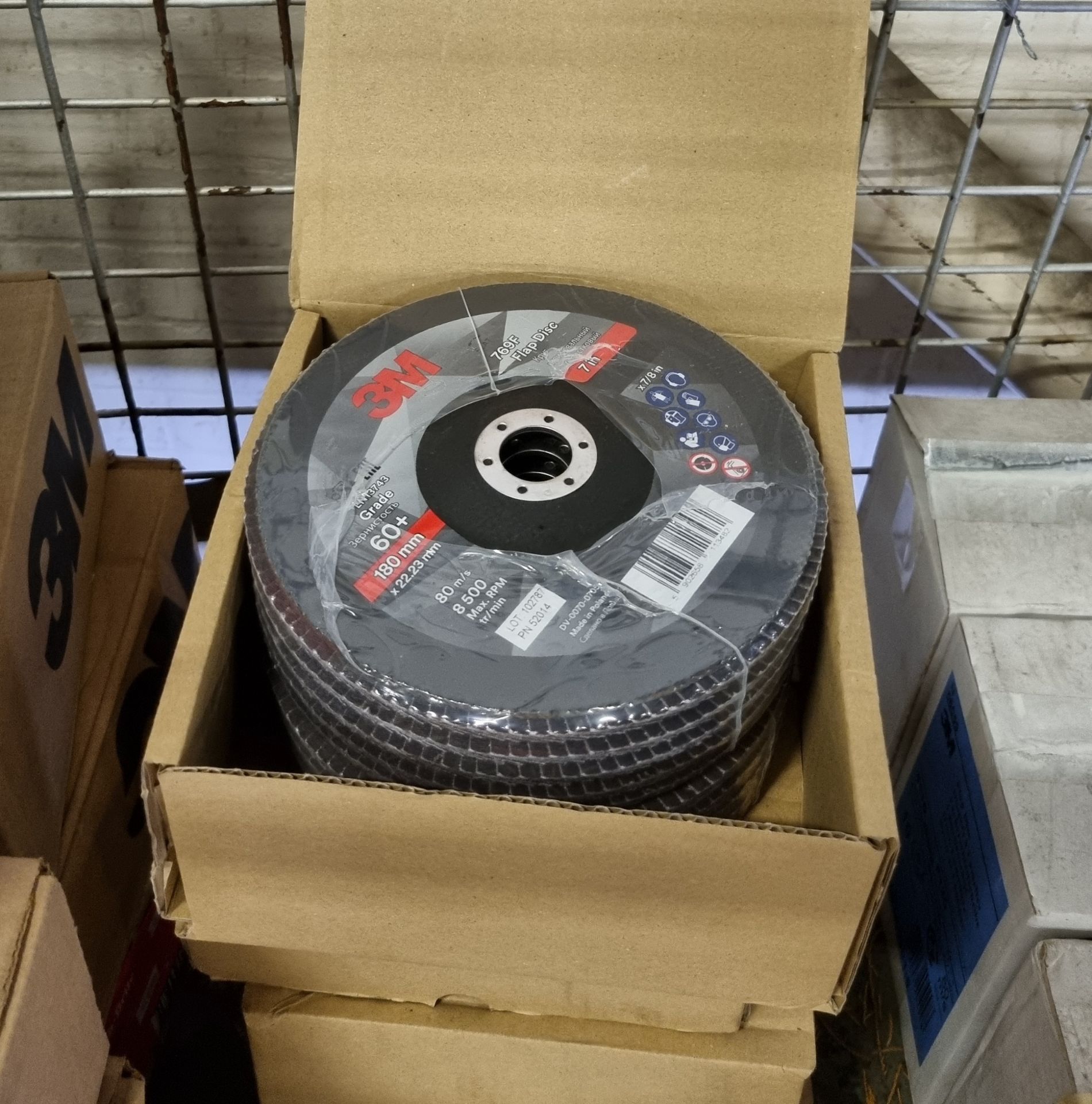 DIY consumables - Flap discs, deburring wheels, sanding belts and ceramic fibre discs - Image 8 of 11