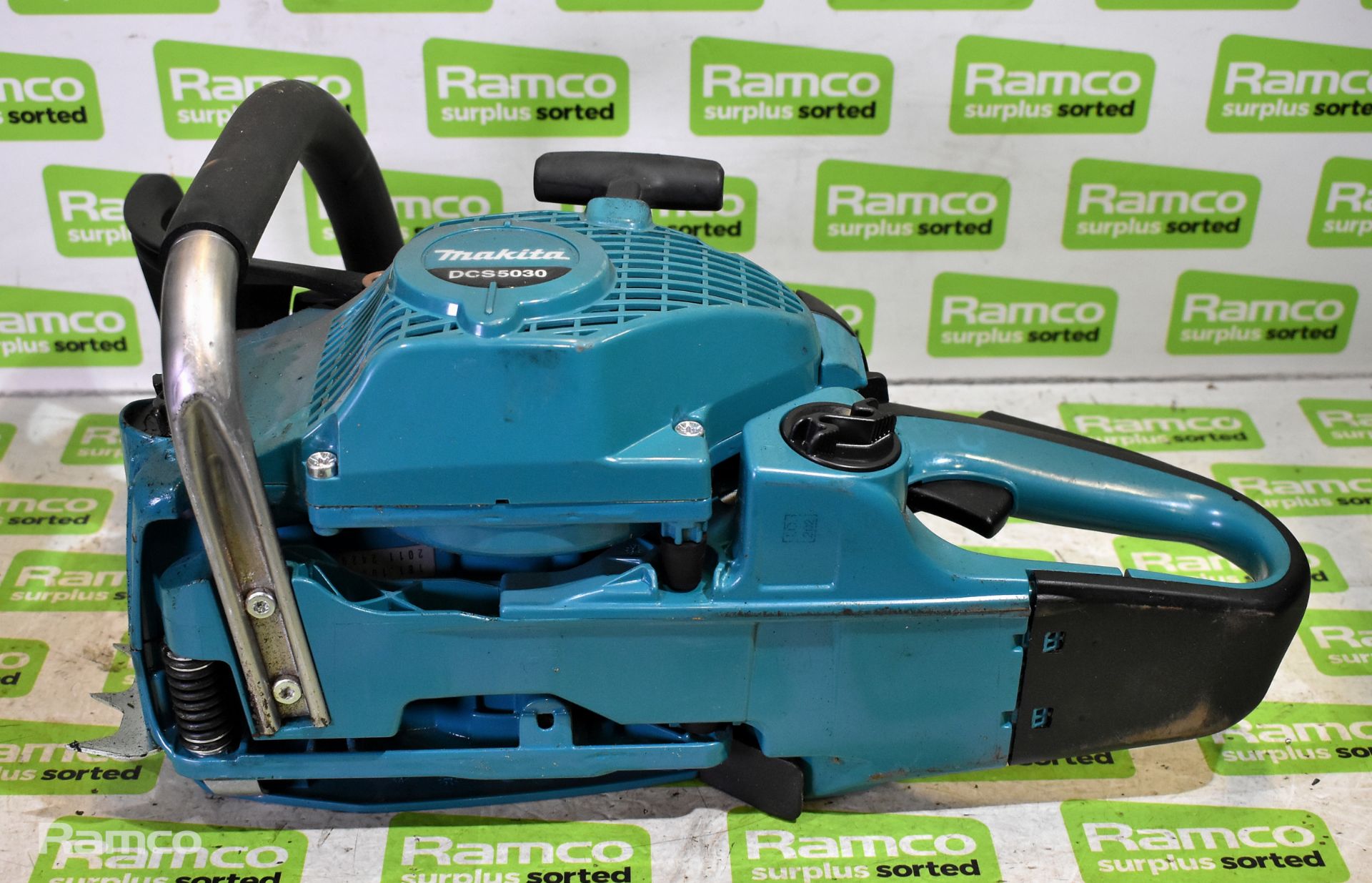 4x Makita DCS5030 50cc petrol chainsaws - BODIES ONLY - AS SPARES OR REPAIRS - Image 6 of 22