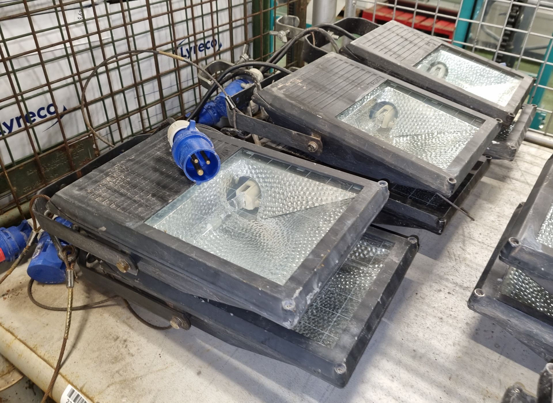 6x Ansell 150w halogen floodlights