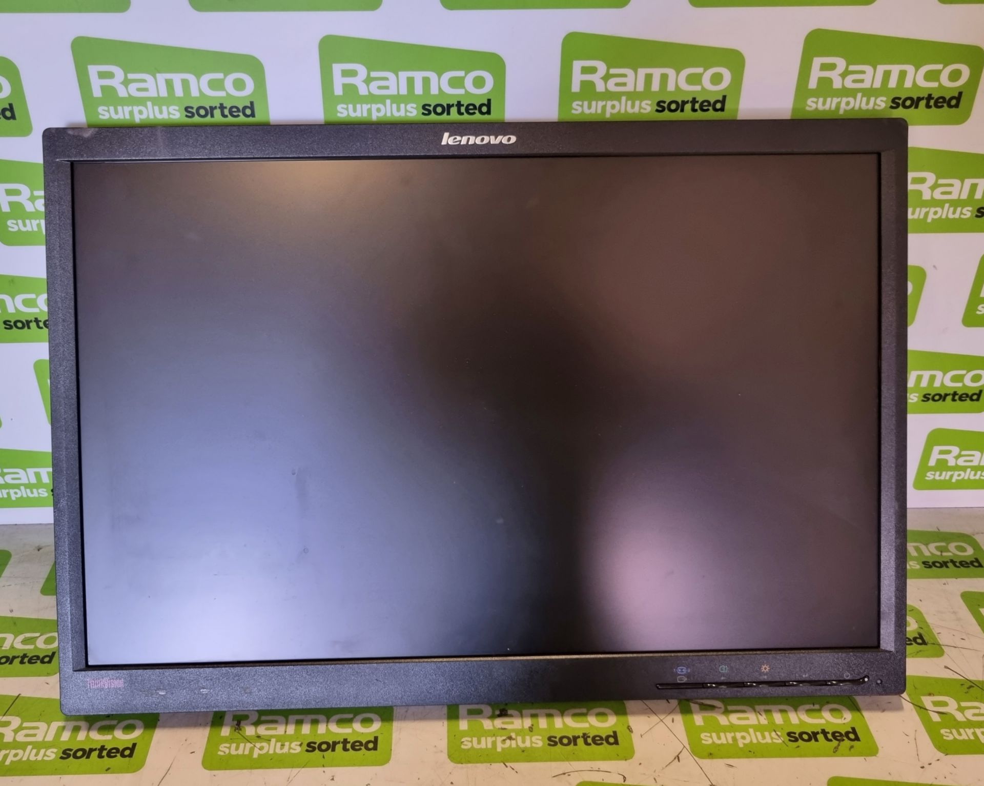 10x Lenovo ThinkVision 22 inch computer monitors - Image 2 of 4