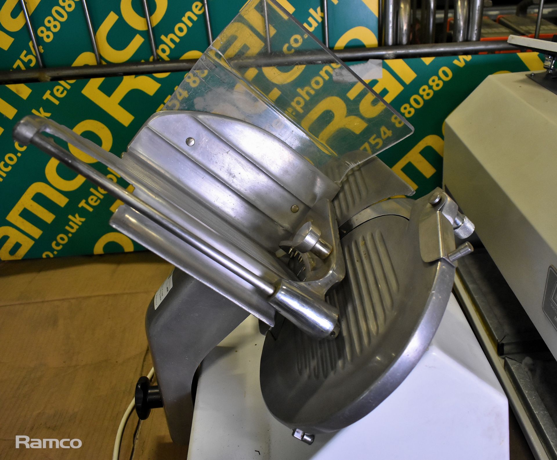 Metcalfe aluminium meat slicer - 250mm cutting blade - Image 9 of 9