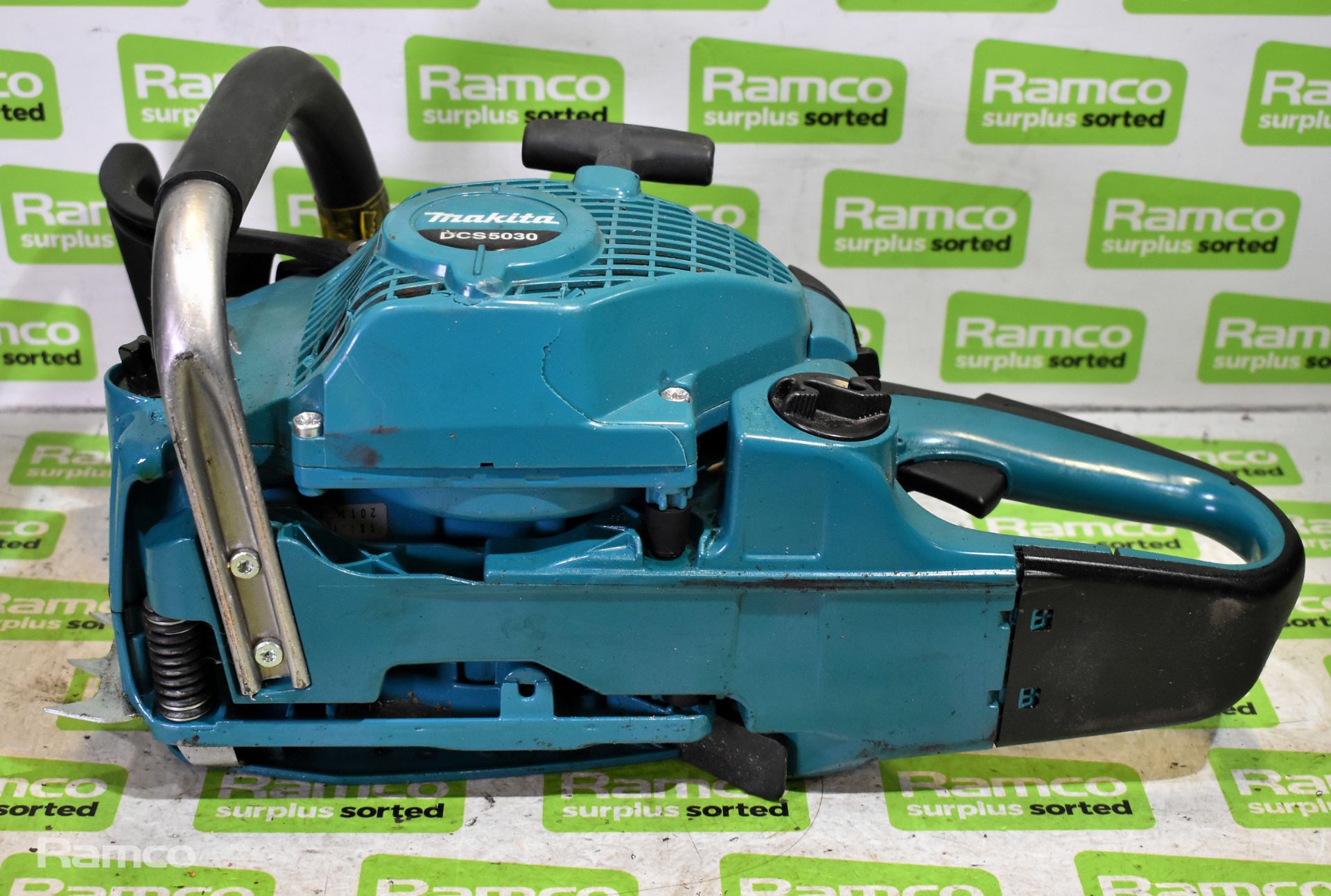 4x Makita DCS5030 50cc petrol chainsaws - BODIES ONLY - AS SPARES OR REPAIRS - Image 21 of 22