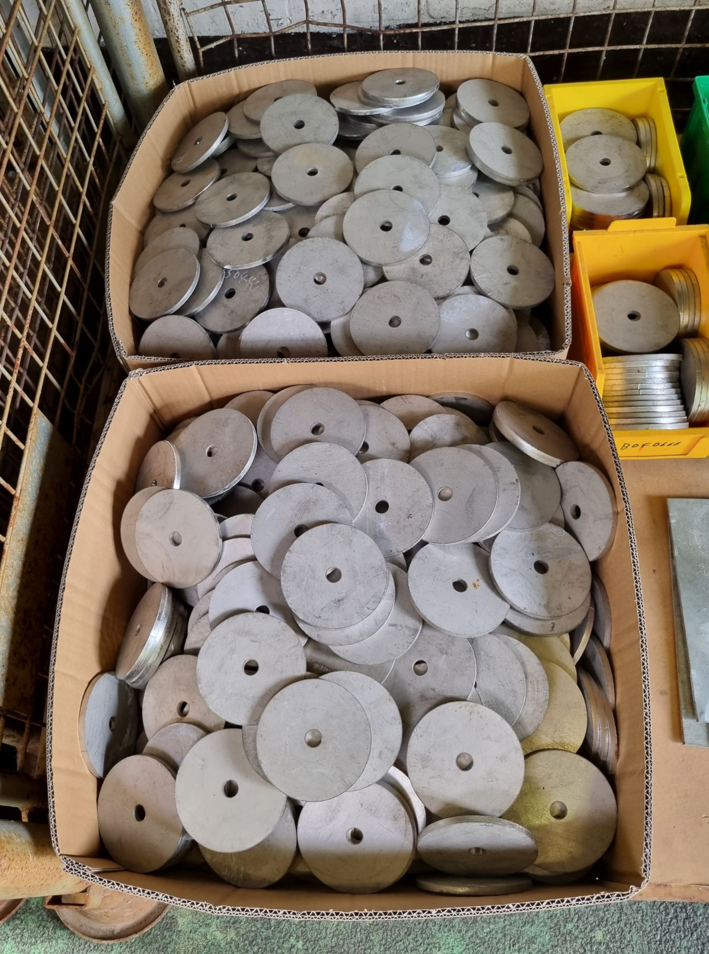 Fasteners - Large screwbolt, washers, spacer washers, galvanized plate - Bild 5 aus 6