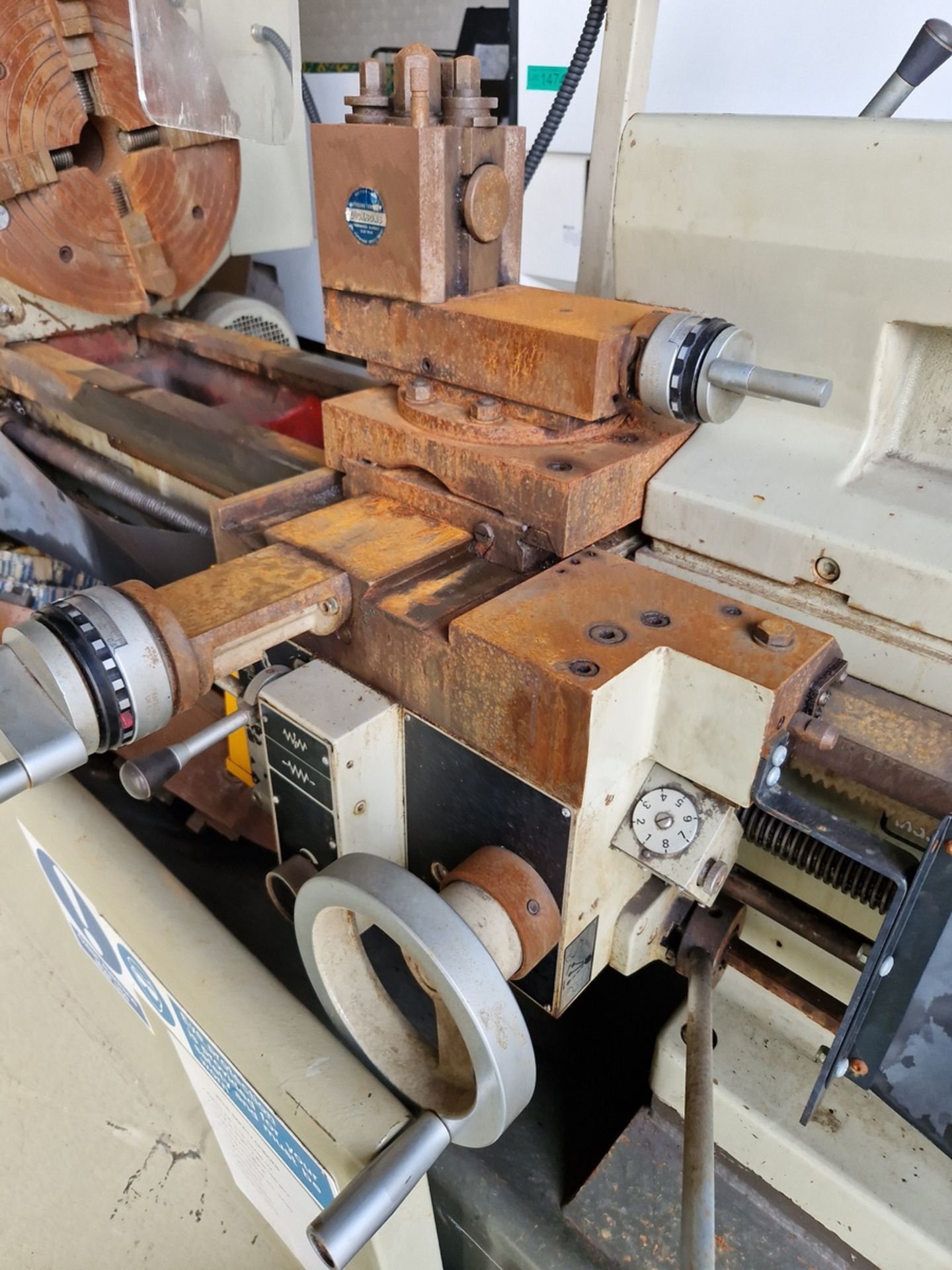 Harrison M500 gap bed lathe - 415V - 50Hz - Image 10 of 18